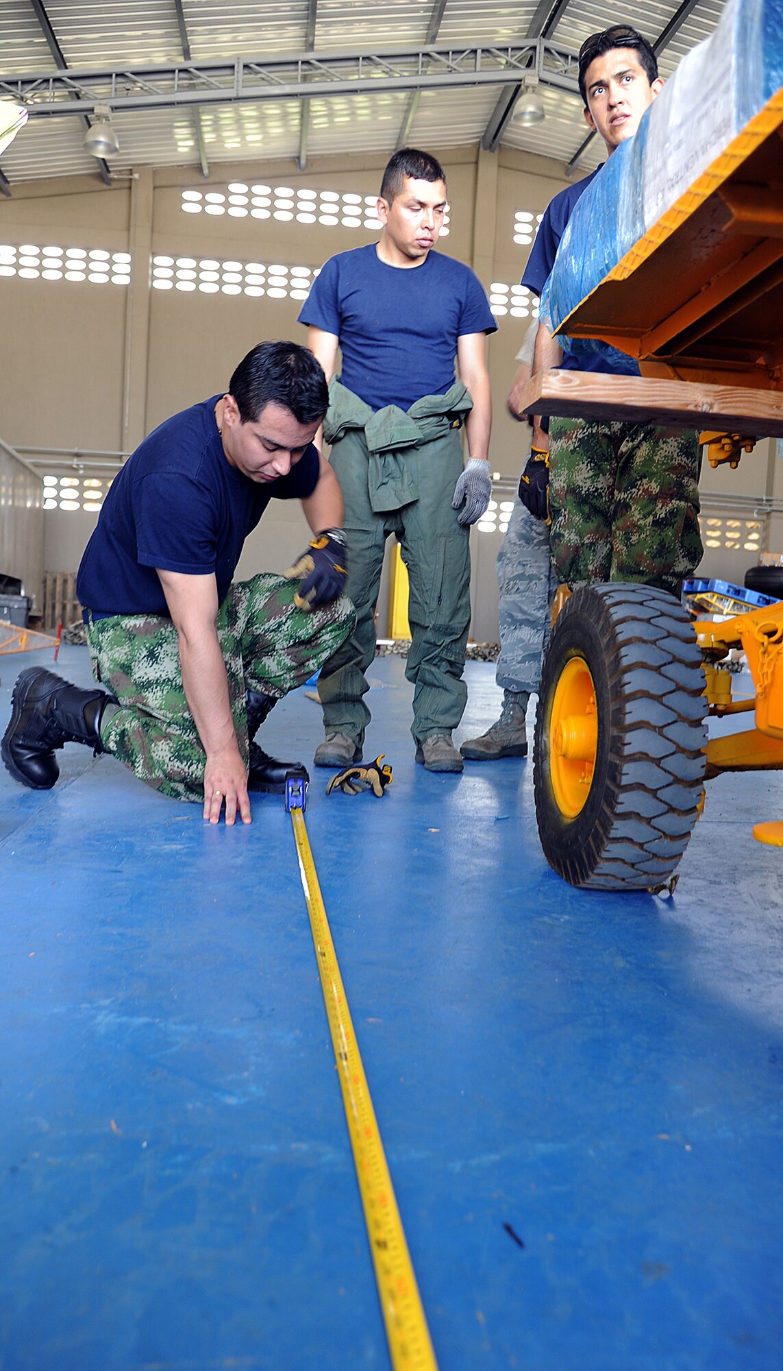 Members of the Colombian air force take measurements on a generator for loading onto aircraft during an Air Mobility Command Building Partner Capacity mission at General Alberto Pauwels Rodriguez Air Base in Barranquilla, Colombia, June 27.  (U.S. Air Force photo by Tech. Sgt. Lesley Waters)