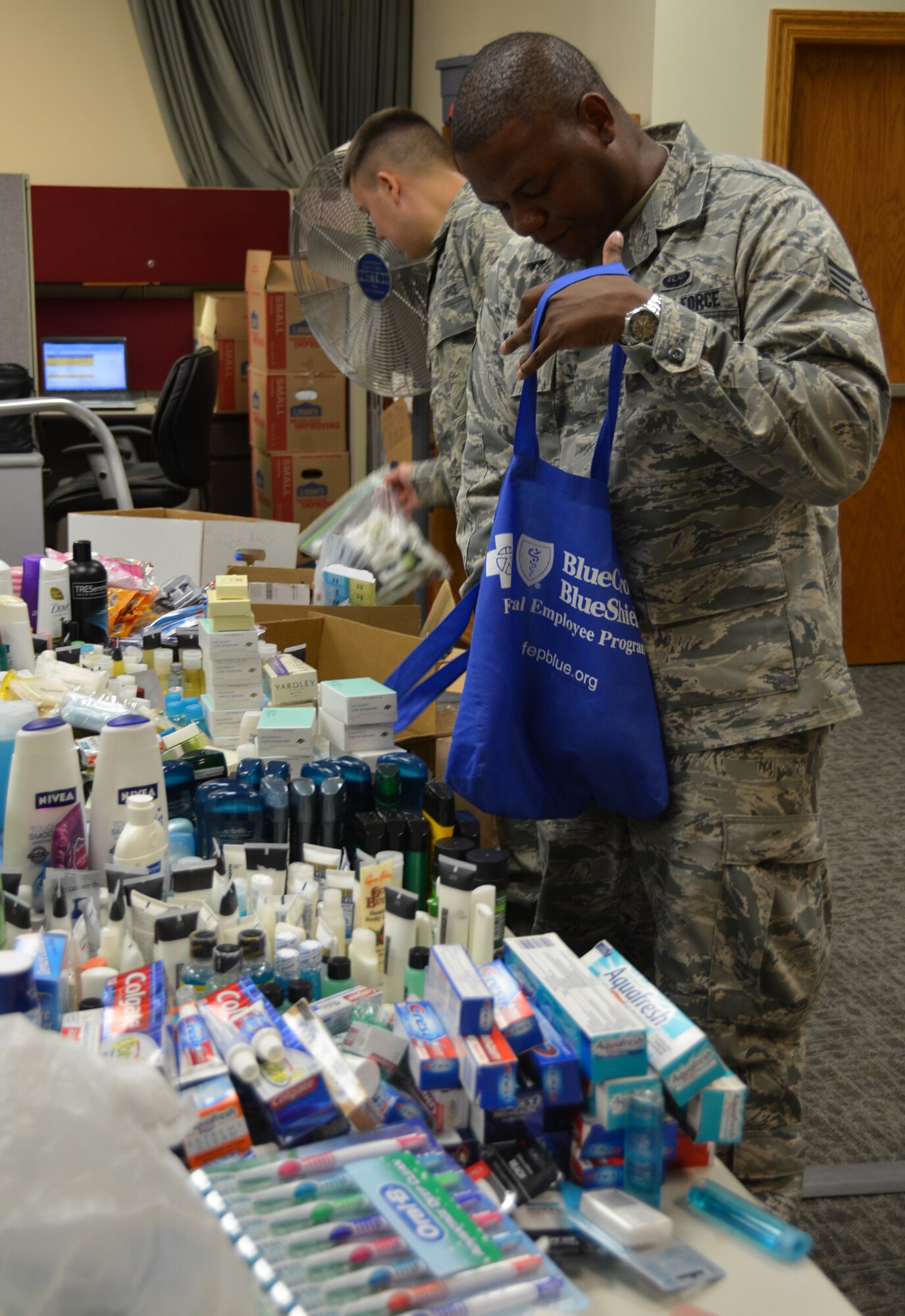 WRIGHT-PATTERSON AIR FORCE BASE, Ohio – 445th Airlift Wing Airman’s Council members Senior Airman Joshua Walker, 445th Airlift Wing orderly room knowledge operations management apprentice and Tech. Sgt. Joseph Valenzuela, 445th Aeromedical Evacuation Squadron aircrew aeromedical medical services, build comfort kits for Dayton Veterans Affairs Medical Center residents May 31. The Airman’s Council built and delivered 180 comfort kits for the residents with each kit containing 20 toiletry items. (U.S. Air Force photo/Stacy Vaughn)