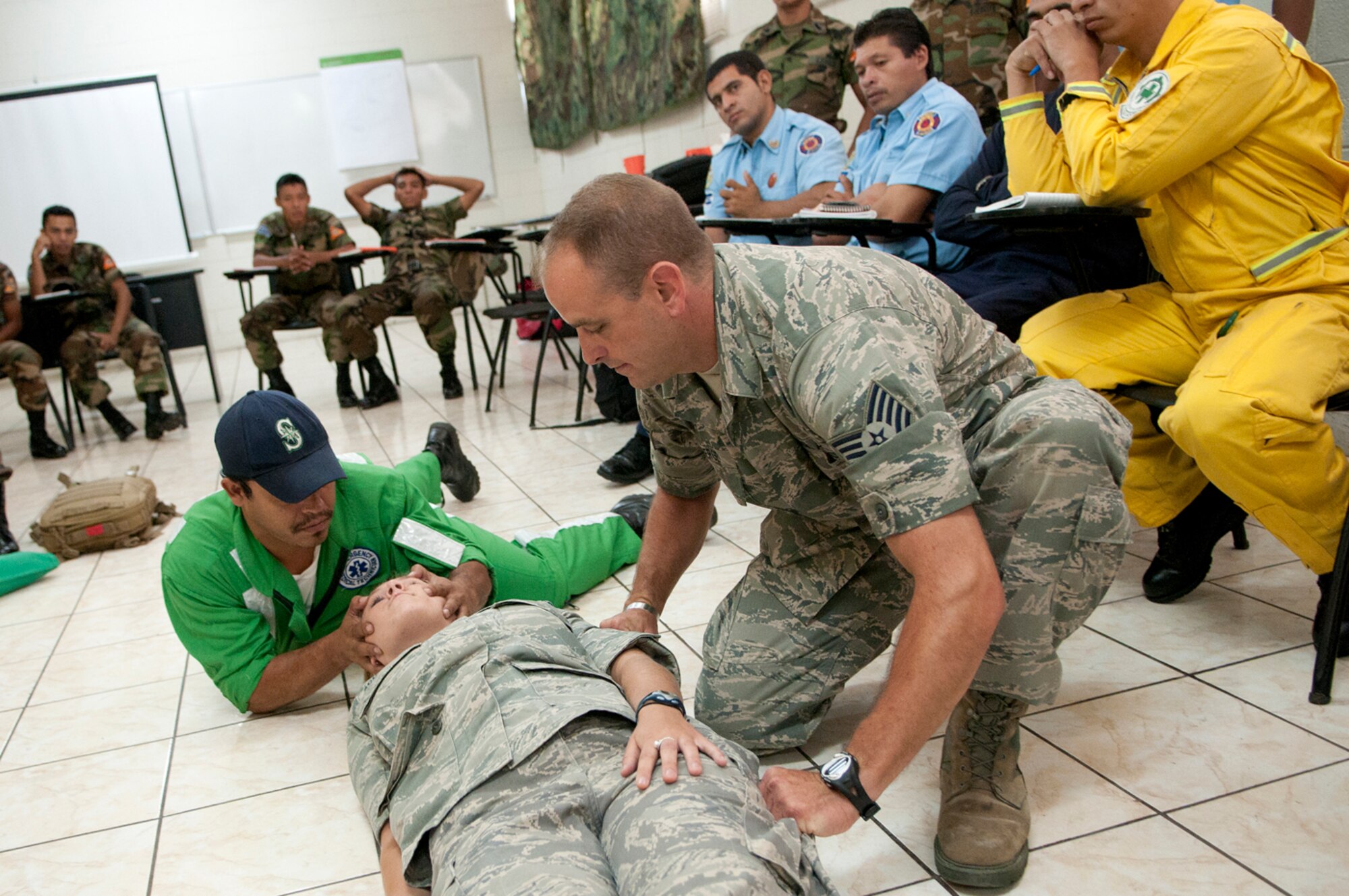 Nelson Alexander Rivas Bueno, a volunteer member of the Green Cross, demonstarates his best practice to Tech. Sgt. Shawn Theberge during a subject matter expert exchange with members of the Salvadoran Army and other local civil authorities June 27. Members of the 157th Medical Group are in El Salvador for the exchange as part of the New Hampshire and El Salvador state partnership program. (N.H. National Guard photo by Tech. Sgt. Mark Wyatt/RELEASED)
