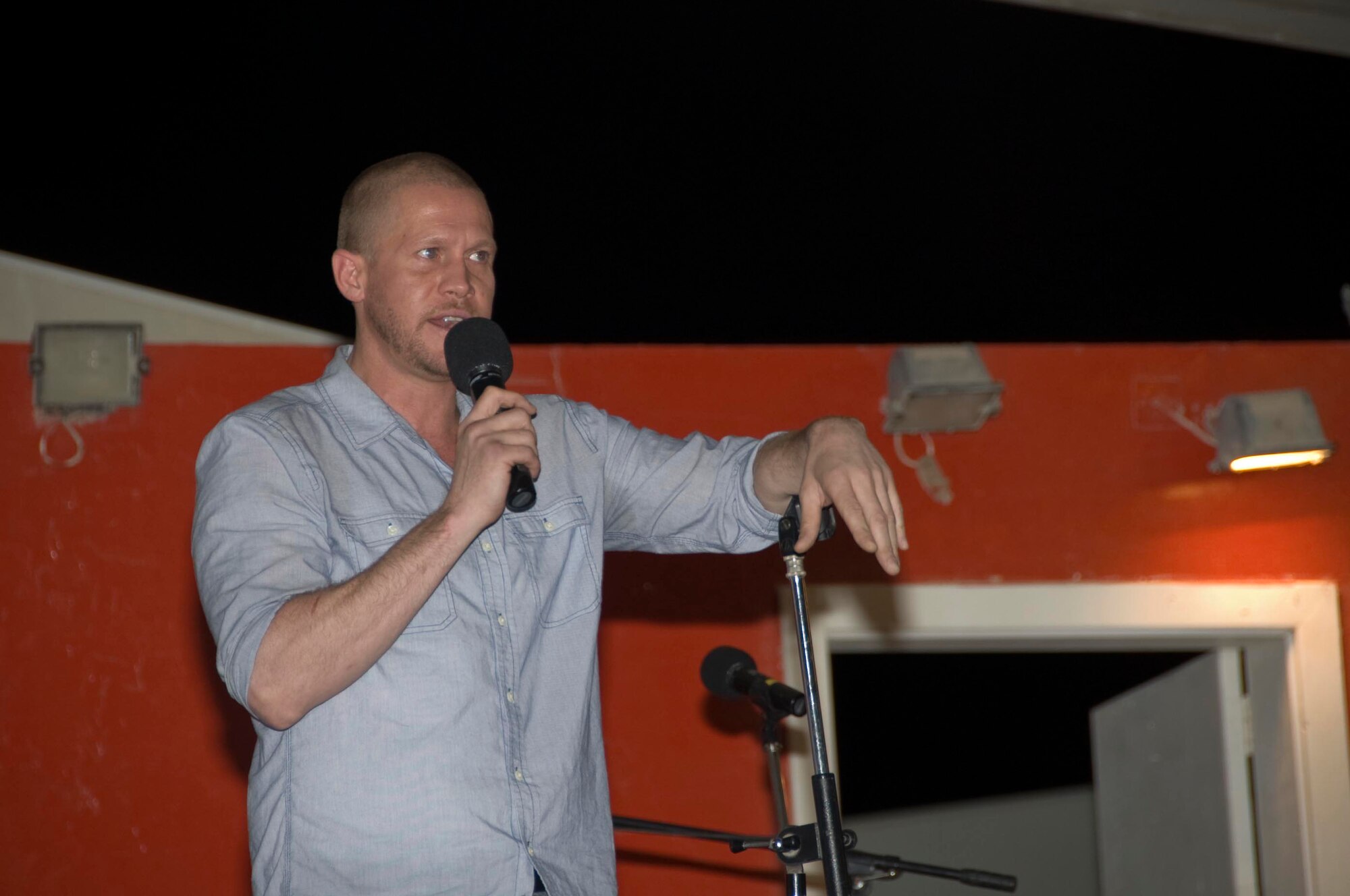 Comedian Nema Williams takes the stage for the July 4th celebration in Southwest Asia. More than 300 service members came out to enjoy the live entertainment and to grill T-bone steaks for dinner. (U.S. Air Force photo/Staff Sgt. Sheila deVera)