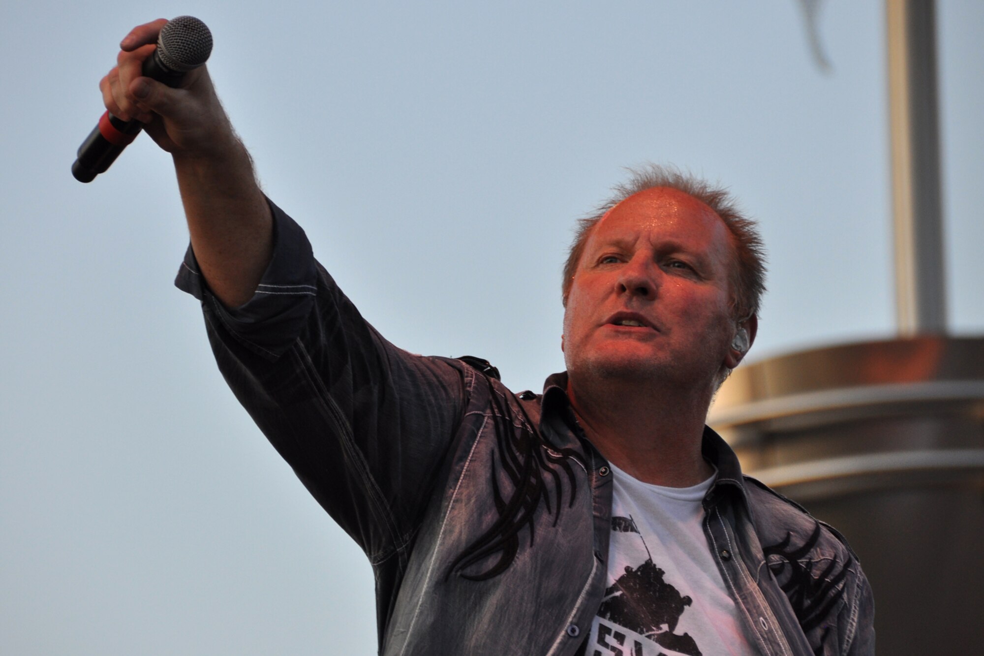 American country music singer Collin Raye performs for a crowd of thousands during a concert that was part of the commemoration of our nation’s birthday at the Independence Day celebration in Shreveport, La., July 4, 2012. The celebration at Riverview Park featured many types of food and beverage vendors, a concert and a flyover by a B-52 Stratofortress from the 307th Bomb Wing at Barksdale Air Force Base. La. (U.S. Air Force photo by Master Sgt. Jeff Walston)