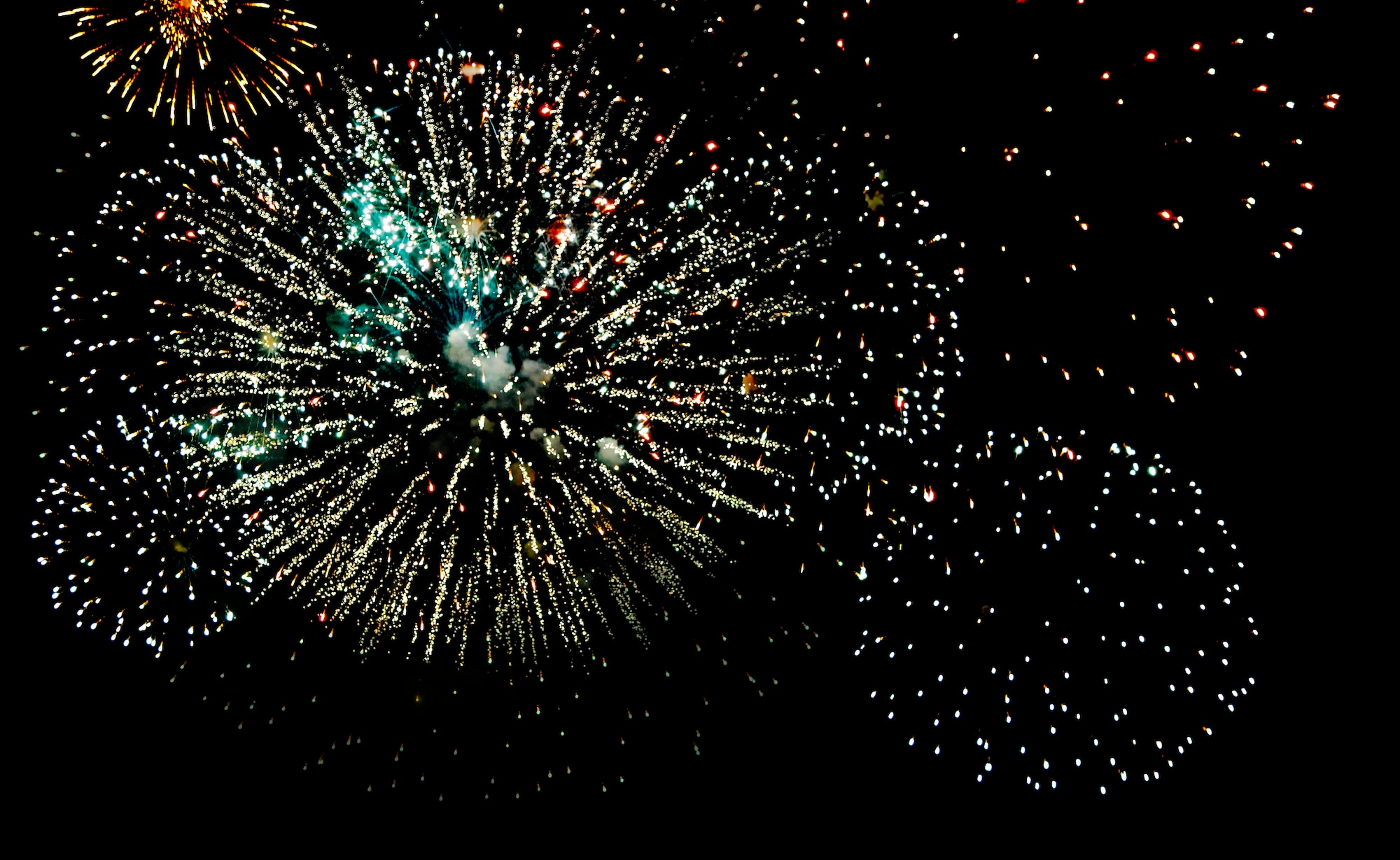 Fireworks light up the night sky over Aviano Air Base during Independence Day celebrations held here July 4. Thousands visited Aviano for the festivities, during which Italians and Americans came together as a community to celebrate freedom and independence. (U.S. Air Force photo/Senior Airman Katherine Windish)