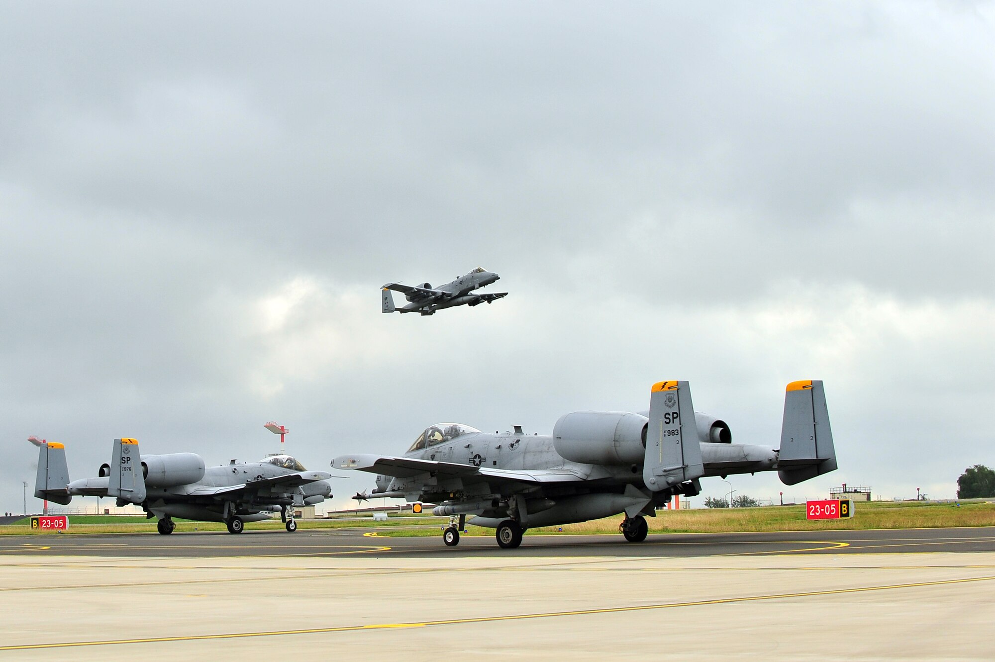 037
SPANGDAHLEM AIR BASE, Germany – Two A-10 Thunderbolt II aircraft from the 81st Fighter Squadron taxi onto the flightline as another A-10 takes off for Exercise Dacian Thunder July 6. The 81st FS, along with members of the Romanian air force, are working together during the exercise to practice close-air-support and combat search and rescue techniques to build partnerships while mutually improving their capabilities. (U.S. Air Force photo by Airman 1st Class Dillon Davis/Released)