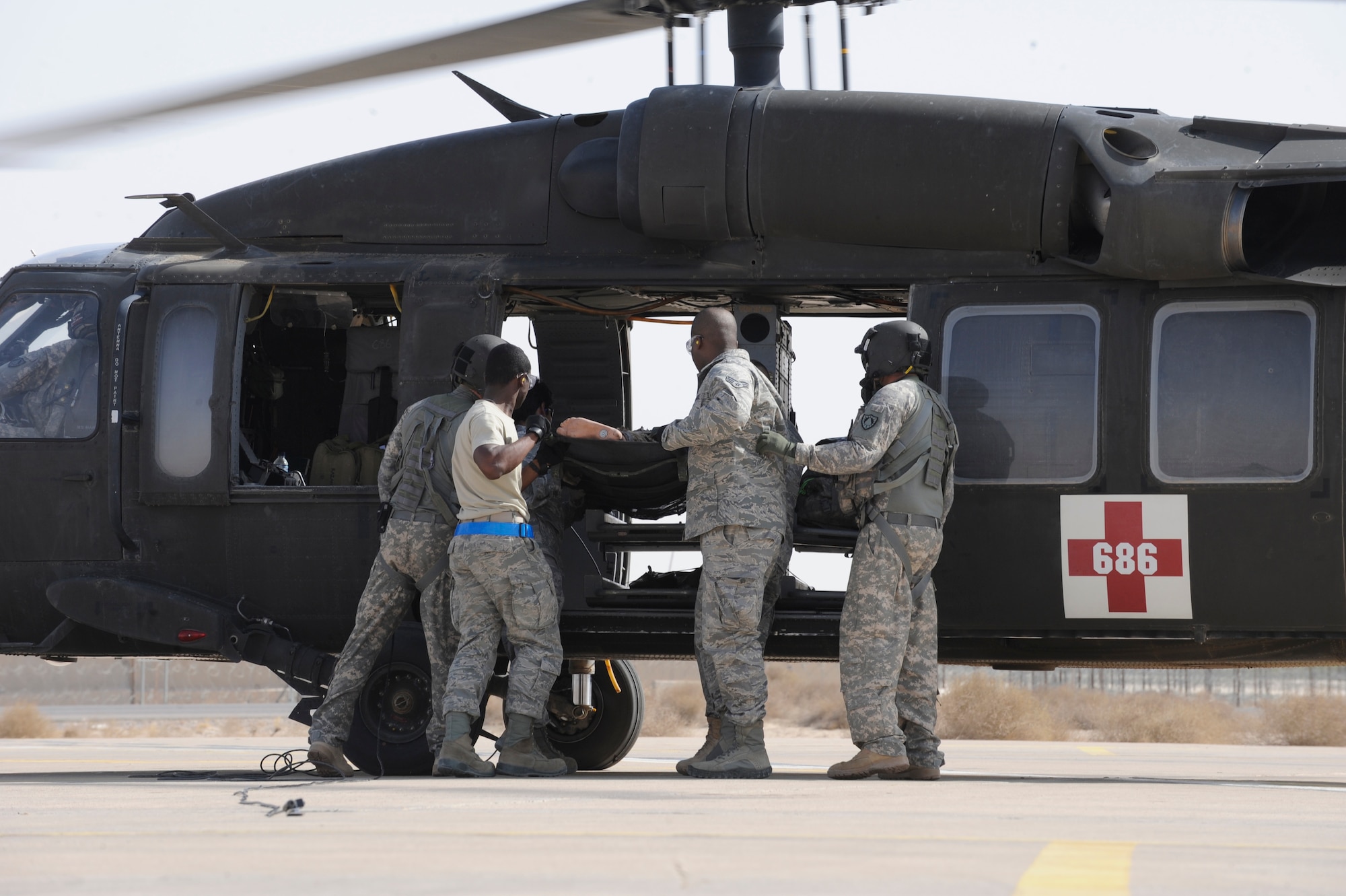 SOUTHWEST ASIA – Members of the 386th Expeditionary Medical Group participate in a medical evacuation exercise with U.S. Army Aviation Unit, General Support Aviation Battalion, here July 2. The exercise tested the response capabilities of medics in a joint Army and Air Force effort. The Army trained the U.S. Air Force on proper loading and unloading procedures and approach alignment during an evacuation.  (U.S. Air Force photo/Staff Sgt. Alexandra M. Boutte)