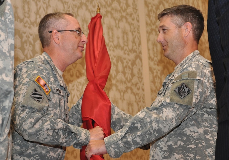Lt. Col. Andrew D. Kelly assumes command of the U.S. Army Corps of Engineers, Walla Walla District, from Northwestern Division Commander Col. Robert A. Tipton during a change-of-command ceremony held in Walla Walla, Wash., on July 10.