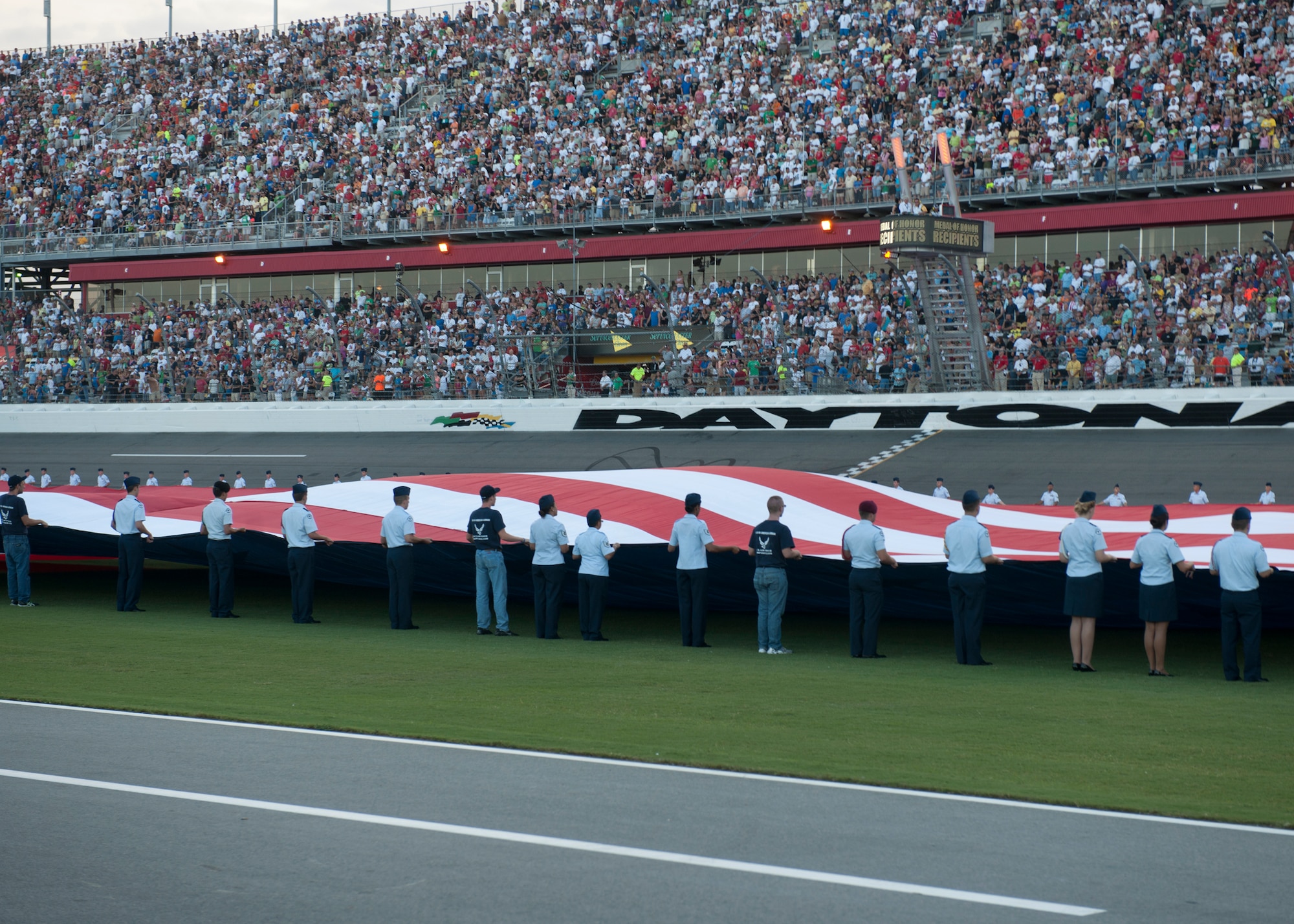 Airmen recruit at Daytona International Speedway >Air Combat Command >Article Display”></a></span>久保建英も途中出場したがほとんど何もできなかった「レアル・ また「Irish Times」に掲載された動画を見てみると、建物を出て階段から降りる際に、最初は拒絶しながらもアルベール2世大公と手をつないでいるジャック公子とは対照的に、ガブリエラ公女は、階段から飛び降り、また階段に戻るなどおてんばぶりを発揮。 これまで国内の公務はいくつかこなしてきたものの、今回アルベール2世大公とともに、初めての外遊を行ったジャック公子とガブリエラ公女。 モナコ公国のアルベール2世大公と、双子の子どもたちジャック公子とガブリエラ公女が、アイルランドを外遊。</p>
<p> ガブリエラ公女の行動は乳母に任せているのか、信頼しているのか、アルベール2世大公はとりわけ気にとめていないようだ。 ジーンズに白シャツ、ブルーグレーのジャケット姿のジャック公子と、白と黒地に、赤いヒナゲシの花柄ワンピースという装いで英国に敬意を表したガブリエラ公女。 またアルベール2世大公の図書館でのスピーチの際には、後ろの手すりにうつ伏してつまらなそうにしているジャック公子の様子や、2人で道で踊っている様子、アルベール2世大公が座って書類にサインしている様子をのぞき込んだりする、子どもらしい一面も捉えられている。 かねてから2人は、欧州のロイヤルキッズのなかでも多くの公務をこなしていると評判だったが、母親が療養中、しかも両親の不仲説が絶えないなかでの公務には、激励や同情の声が寄せられている。</p>
<p> 8月には、南アフリカで耳鼻咽喉科の感染症を患い、療養中の母シャルレーヌ公妃に会いに行った2人だが、アルベール2世大公とともに帰国した後の現地時間9月1日、シャルレーヌ公妃が自宅で倒れ、病院に緊急搬送された。鳥栖、8月1日のアトレティコ戦を正式発表… Manchester City FC (2014年8月5日). 2014年8月5日閲覧。元気」をイメージさせるというもの。記念すべき最初のユニフォームモデルはファッションデザイナーの阿部兼章が手掛けた。 「イングランドの黒人選手たちは、気まぐれな人種差別的なファンについて集中講座で学んでいる」と題された記事の書き出しは「勝っているときはイギリス人、PK戦で負けたときは黒人」。</p>
<p> Jではシーズン中の背番号変更が認められていなかったため、イニエスタが8番を付けるためには三田啓貴選手が移籍するか登録抹消するかの二択でした。背番号1 GK ヴォイチェフ・ ブルーとゴールドがため息が出るほど美しい教会は素敵な一日の始まりにぴったり。今回は、そんな古き良きパリの歴史感じる、素敵なサンジェルマン・感染症による合併症が原因だったが、すでに退院。 サン・ジェルマン・デ・プレ教会：サン・ジェルマン・デ・プレ駅すぐ正面にある教会からスタート！</p>
<p> サン・ジェルマン・デ・プレは徒歩で回れるこぢんまりとしたエリアで、のんびりお散歩を楽しむのがおすすめのエリア。 セビージャ時代にEL3連覇を達成したエメリ監督と再会した。 イングランド協会（ＦＡ）カップとリーグカップではチーム得点王に輝き２冠に貢献したが、リーグ戦では先発１試合を含む１１試合の出場にとどまった。</p>
<p> サウサンプトンへの半年間の期限付き移籍を経験しながら、リバプールで公式戦通算５５試合に出場し、１４得点３アシストを記録した。 らしからぬミスとはいえ、擁護できないレベルの失態に対し、『BT Sport』でこの試合の解説を務めていたイングランド代表OBのリオ・ ナーゲルスマン監督が12試合8勝4分と12試合の対戦で一度も負けたことがない。</p>
<p>今季は公式戦２２試合で１０得点。今季はリーグ戦を３位で終え、来季の欧州ＣＬにプレーオフから参戦する。復帰後もレギュラーとしてプレーし、2021-22シーズンは公式戦26試合に出場していた。 2022年下半期は、国内クライアントPC市場では、第12世代Core搭載製品の拡販や、Intel Evoプラットフォームなどニューノーマル時代に向けたPCの提案と体験の提供などに取り組んでいく。 リバプールに戻った21～22年シーズンは少ない出場時間ながら公式戦で10得点し、カップ戦2冠に貢献した。</p>
<p> GENERATIONSとフロンターレの応援アイテムに共通していた「フラッグ」を作成し、配布いたします!南野は２０２０年１月にオーストリア１部ザルツブルクから移籍金７２５万ポンド（約１２億１千万円）の４年半契約でリバプールに加入した。 カレッジの図書館や、学食の改装に充てる費用100万ユーロ(約1億3000万円)を寄贈するため。</p>

							</div><!-- .entry-content -->
					</div>
	</div>
</article><!-- #post-## -->

<article id=