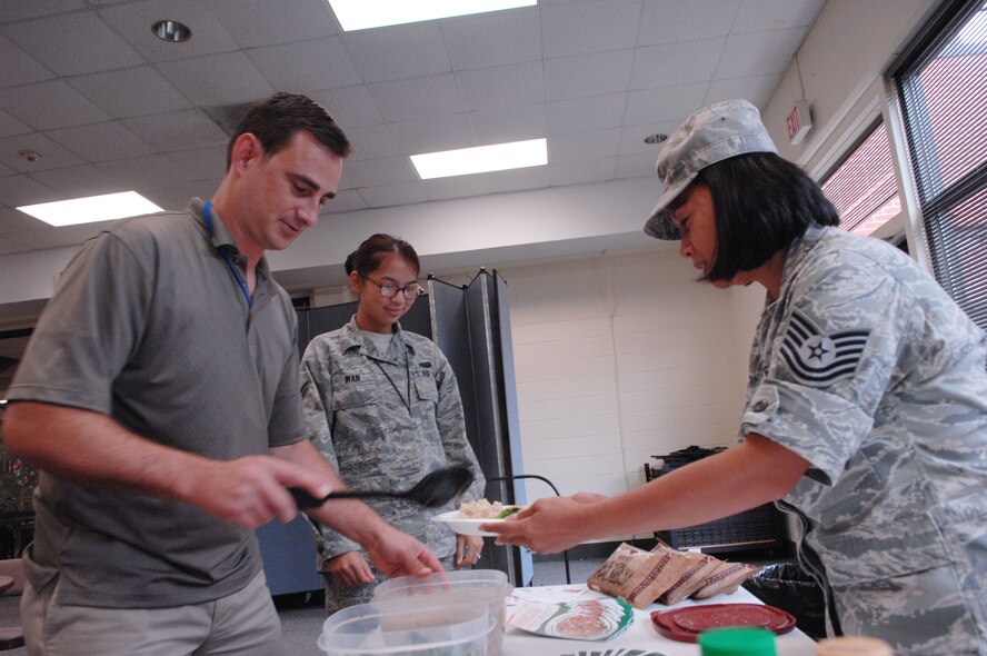 U.S. Air Force Tech. Sgt. Suzy Bright, 20th Aerospace Medicine Squadron health promotions NCOIC, teaches a microwave cooking class to Airmen at the community center, Shaw Air Force Base, S.C., July 12, 2012.  The class provided Airmen with easy to cook recipes they can make in the dorms.(U.S. Air Force photo by Airman Nicole Sikorski/Released) 