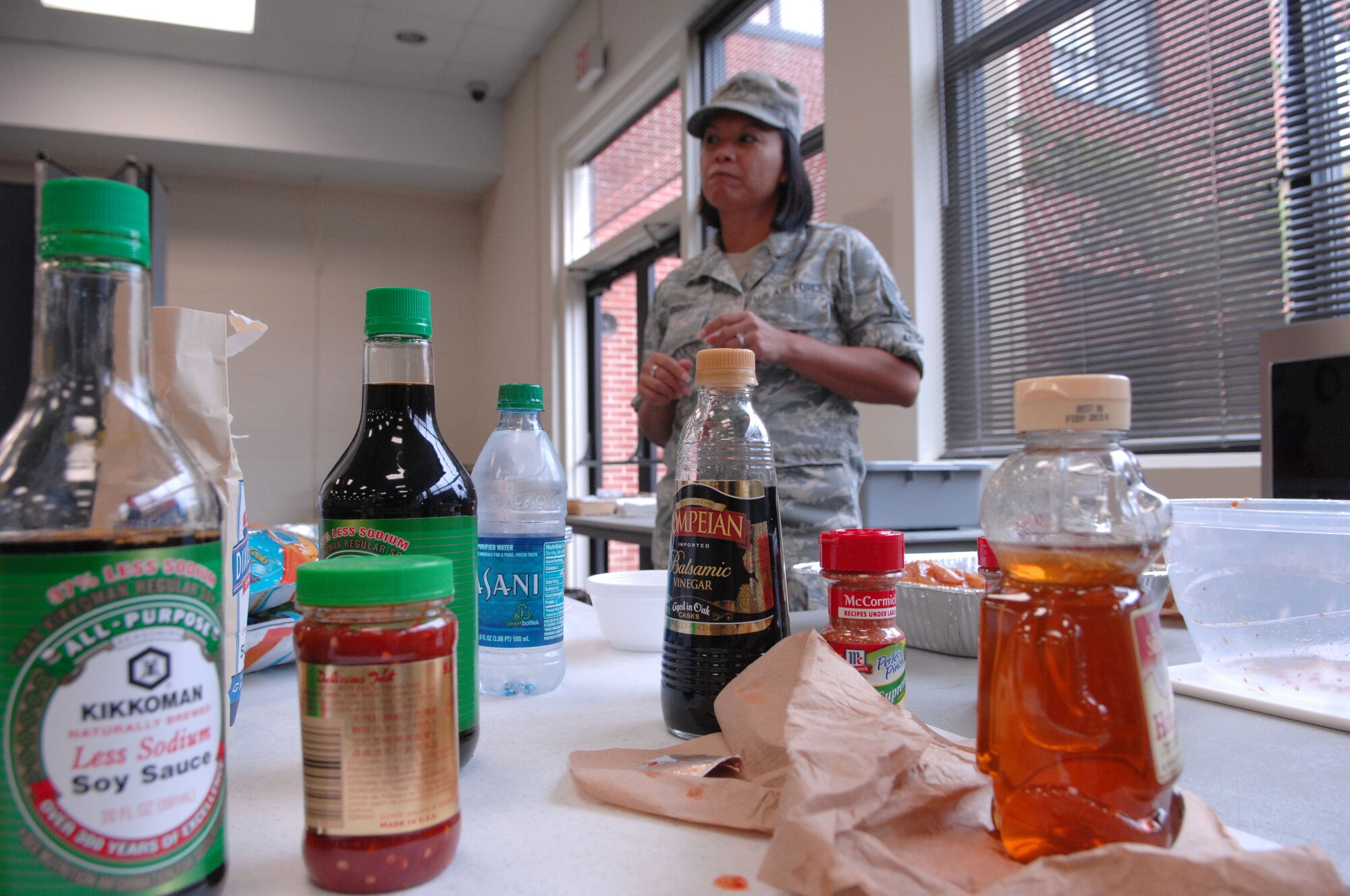U.S. Air Force Tech. Sgt. Suzy Bright, 20th Aerospace Medicine Squadron health promotions NCOIC, teaches a microwave cooking class to Airmen at the community center, Shaw Air Force Base, S.C., July 12, 2012.  The class provided Airmen with easy to cook recipes they can make in the dorms.(U.S. Air Force photo by Airman Nicole Sikorski/Released) 