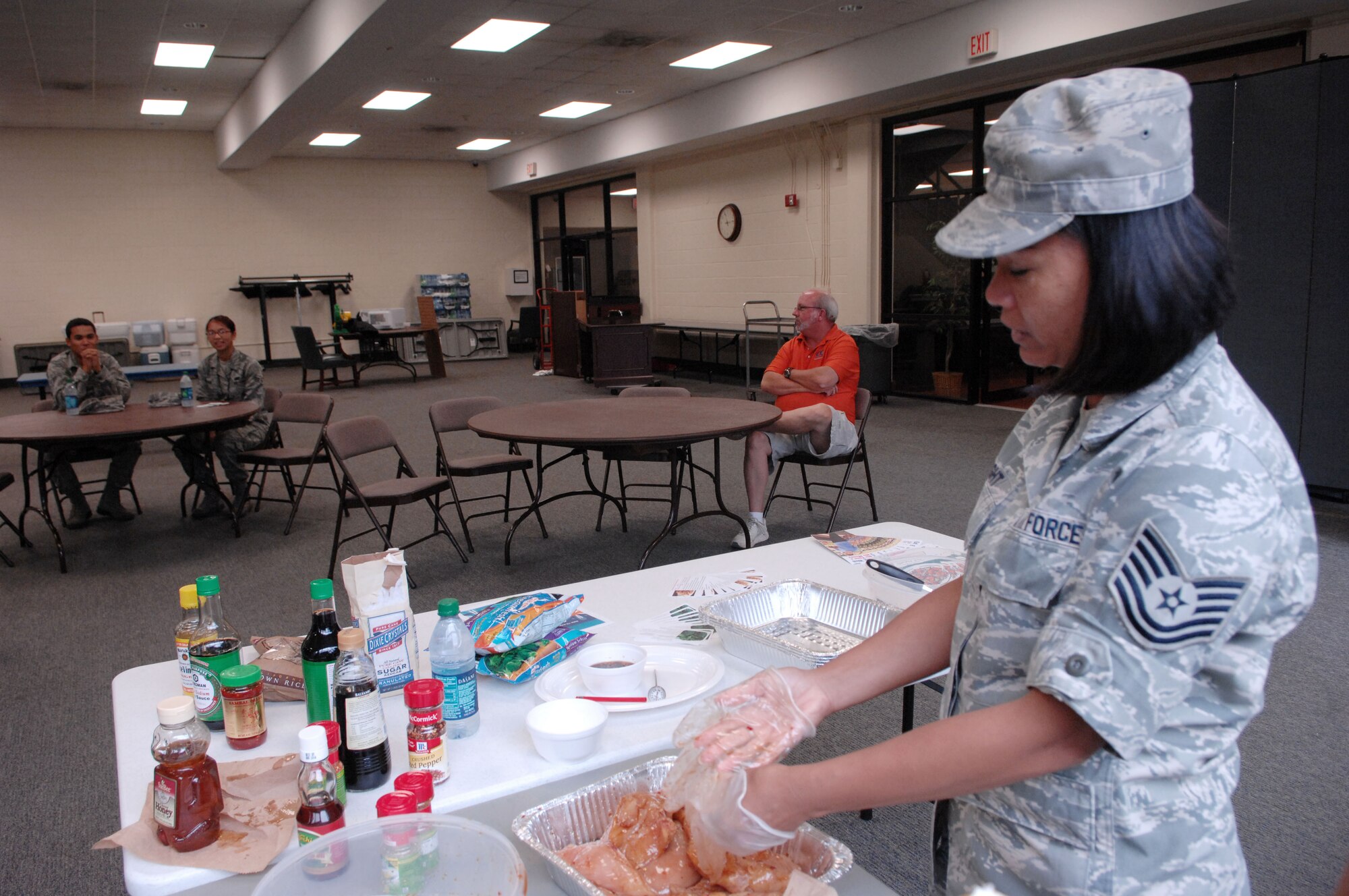 U.S. Air Force Tech. Sgt. Suzy Bright, 20th Aerospace Medicine Squadron health promotions NCOIC, teaches a microwave cooking class to Airmen at the community center, Shaw Air Force Base, S.C., July 12, 2012.  The class provided Airmen with easy to cook recipes they can make in the dorms.(U.S. Air Force photo by Airman Nicole Sikorski/Released) 