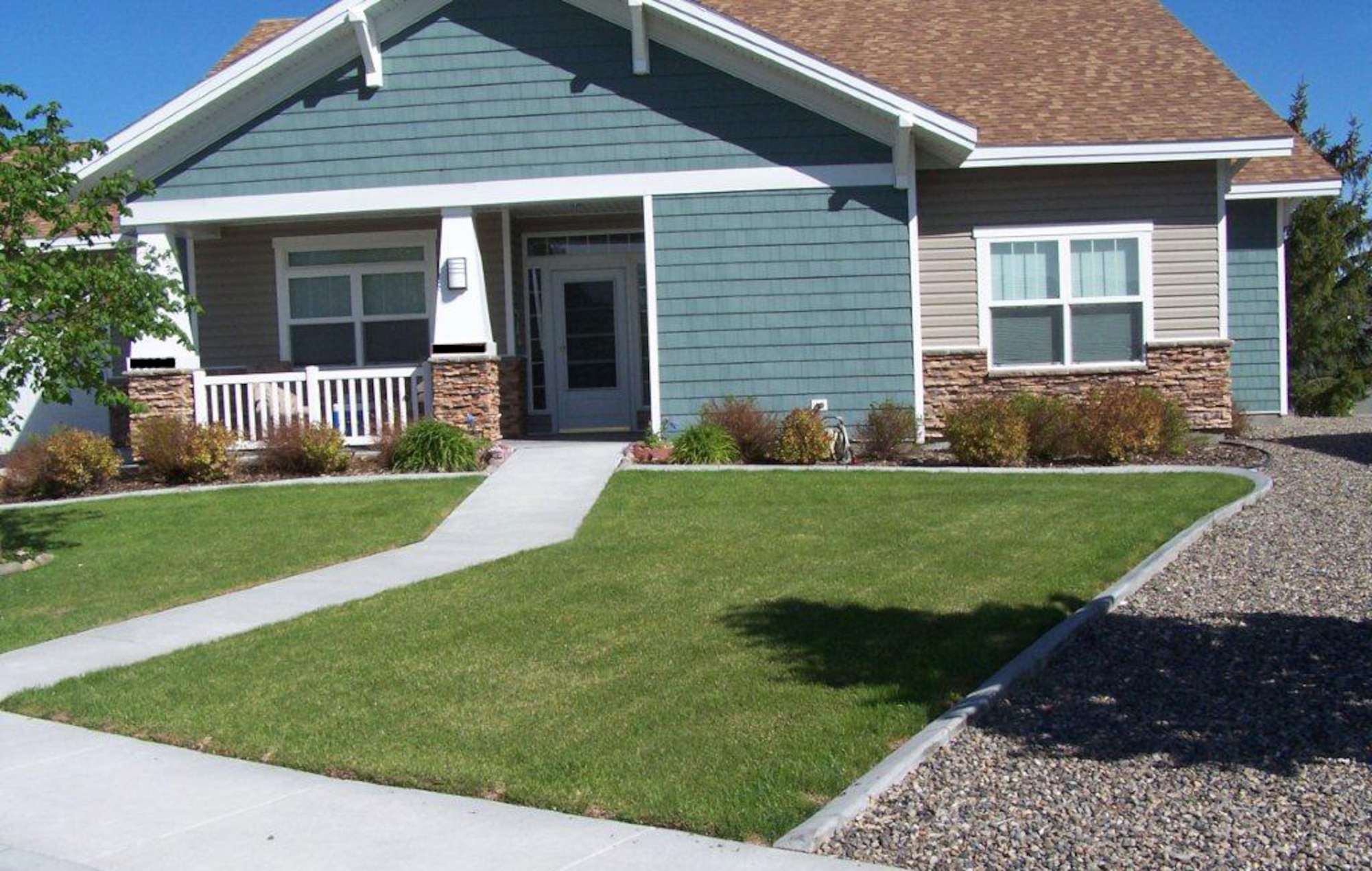 Well maintained lawns, such as this, display the housing office’s standards. Any Gunfighter who chooses to neglect these requirements can expect to face significant repercussions. (Courtesy photo)
