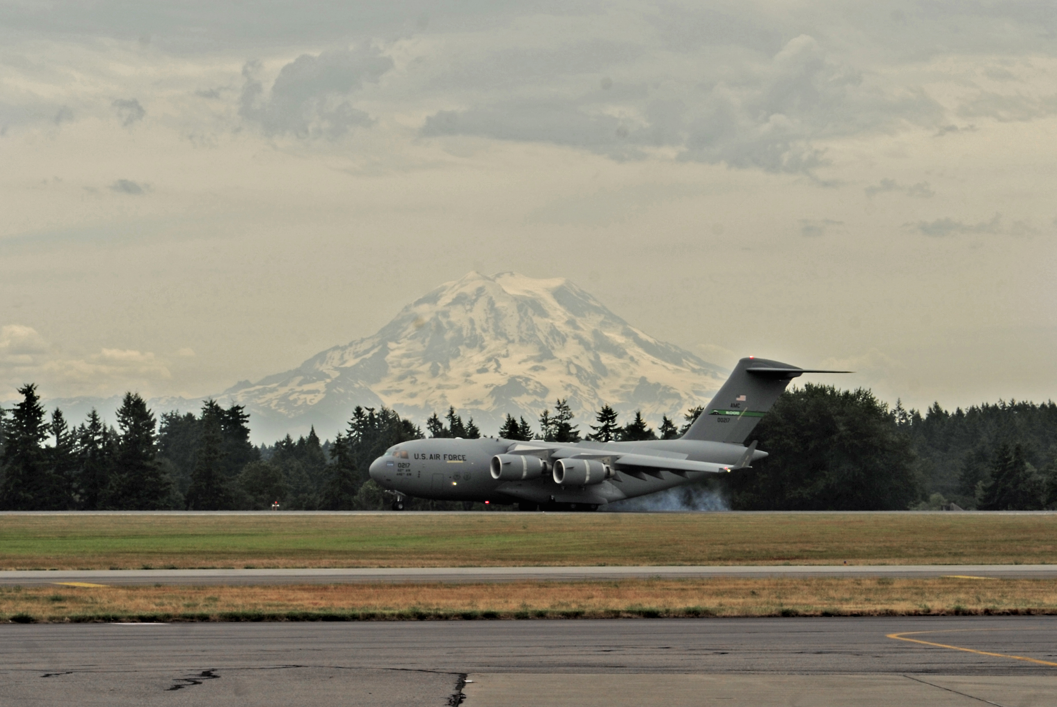commander delivers new C17, visits McChord Field > Air Mobility Command > Article