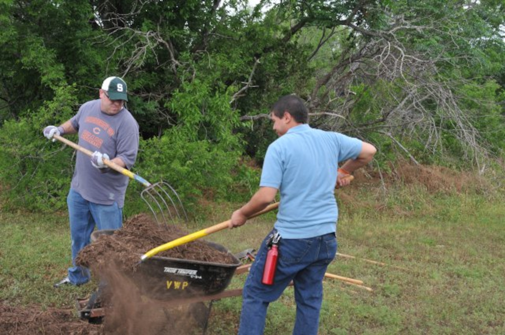 Eric Minor (left) and Derrick Lopez, U.S. Army Environmental Command, prepare to mulch trees at John James Park at a recent Cleanup event. U.S. Army Environmental Command employees teamed up with the San Antonio Parks and Recreation Department and other member organizations at Joint Base San Antonio to mulch trees and thin out invasive, non-native plant species from the park.
(U.S. Army photo/Barry Napp)