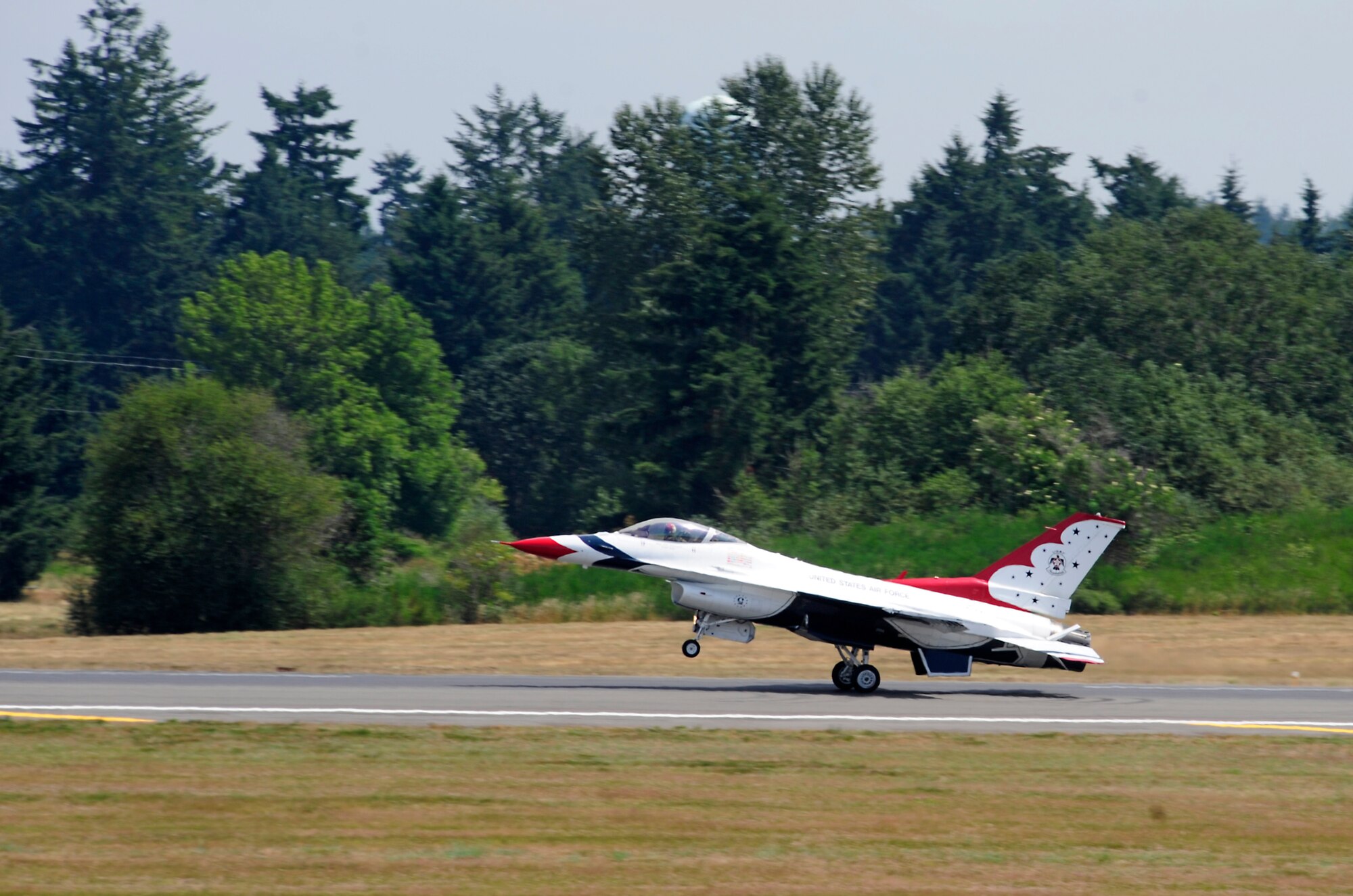 An F-16 Fighting Falcon with the U.S. Air Force Thunderbirds lands July 19, 2012, at Joint Base Lewis-McChord, Wash. The demonstration team will be one of the headliners for the 2012 Joint Base Lewis-McChord Air Expo. (U.S. Air Force photo/Adamarie Lewis-Page) 