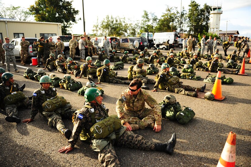 SOTO CANO AB, Honduras – U.S. Army and Honduran army paratroopers wait for a CH-47 Chinook helicopter as they prepare to conduct a combined airborne exercise at Joint Task Force-Bravo. The exercise was designed to sharpen the paratroopers’ airborne proficiency and strengthen the partnership between the two militaries. (U.S. Air Force photo by 1st Lt. Christopher Diaz)
