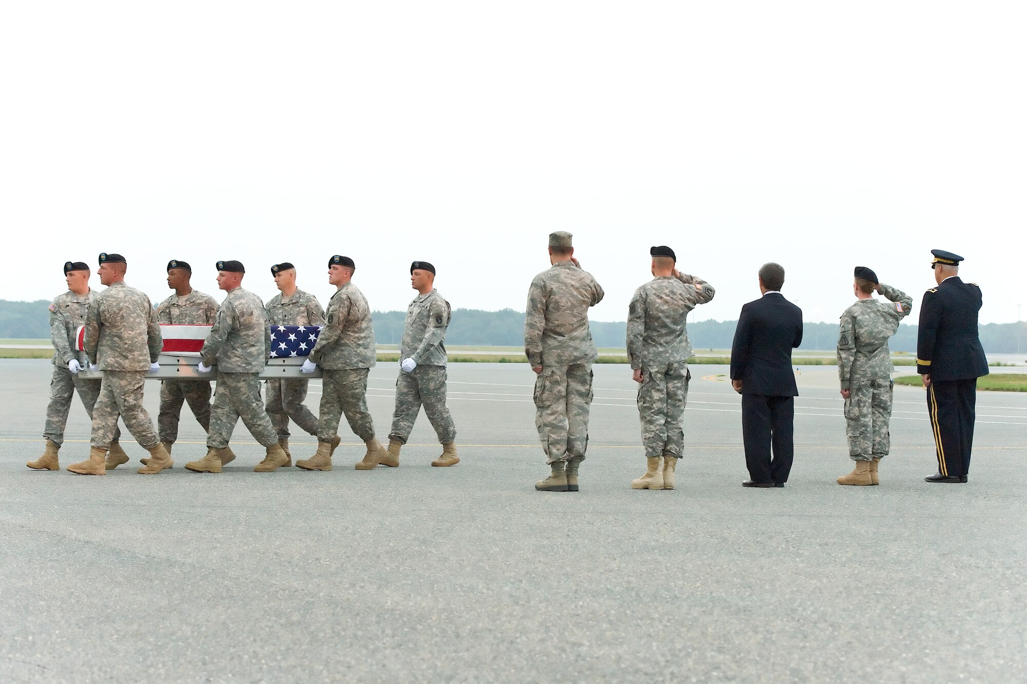 A U.S. Army carry team transfers the remains of Spc. Nicholas A. Taylor, of Berne, Ind., at Dover Air Force Base, Del., July 19, 2012. Taylor was assigned to the 81st Troop Command, Indiana National Guard, Indianapolis, Ind. (U.S. Air Force photo/Roland Balik)
