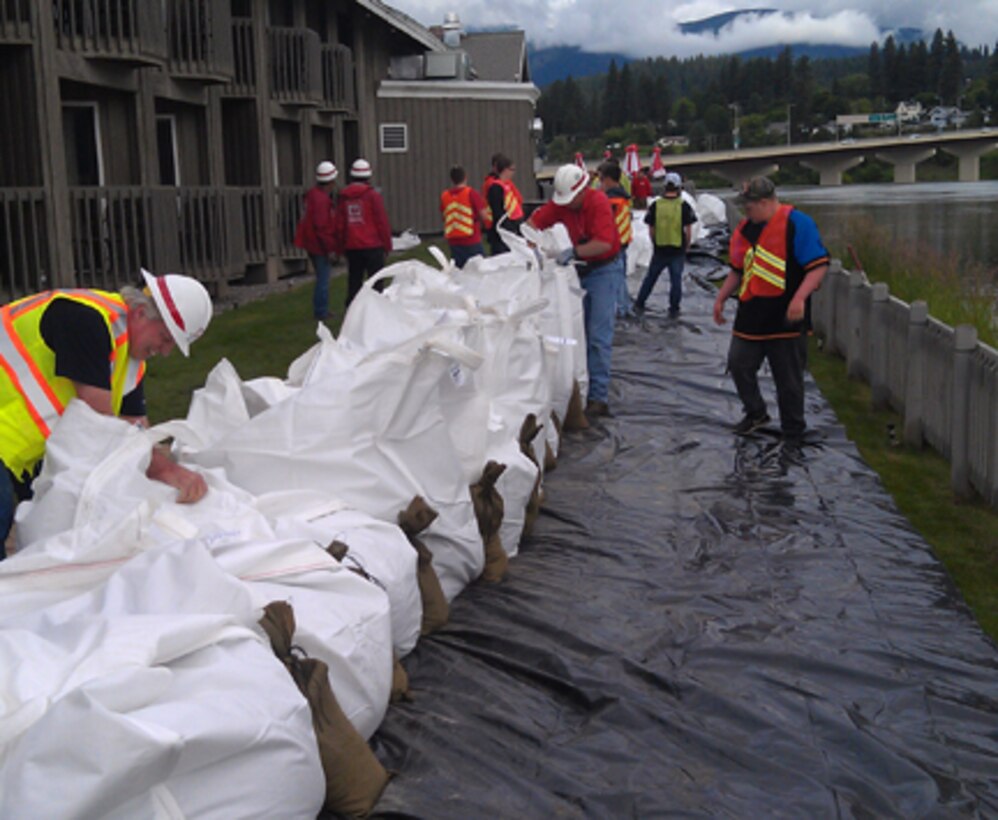 Seattle District flood team members provided assistance to local crews and volunteers laying sandbags when the Kootenai River rose above flood stage at Bonners Ferry, Idaho, in July.