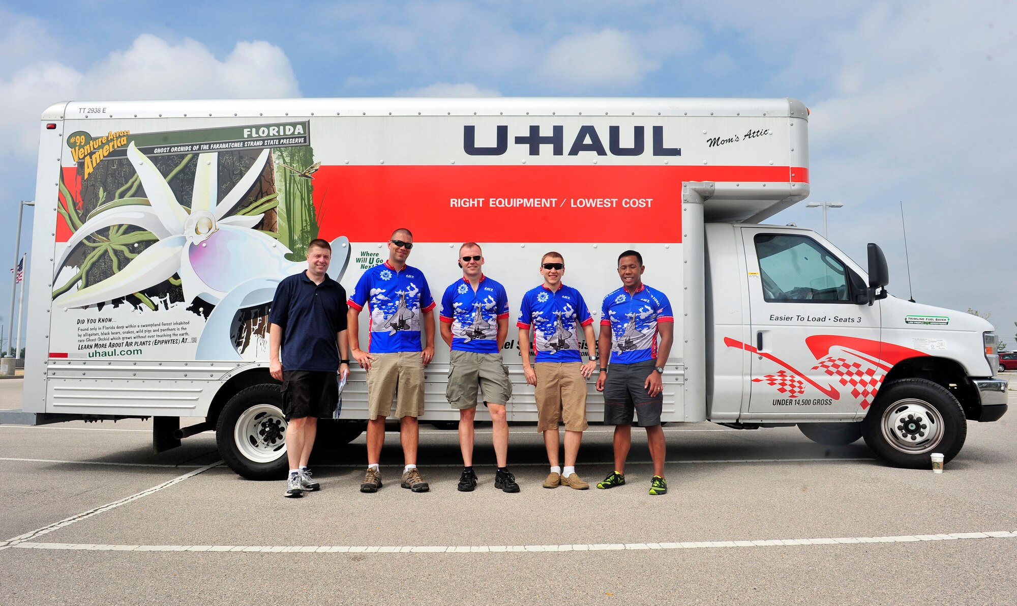A group of four cyclists from Scott Air Force Base, Ill. prepare to participate in the 40th Register’s Annual Great Bicycle Ride Across Iowa, July 22 to 28. RAGBRAI is the oldest, largest and longest bicycle touring event in the world and has been a tradition for United States Air Force members for 13 years now. (U.S. Air Force photo/ Staff Sgt. Stephenie Wade)