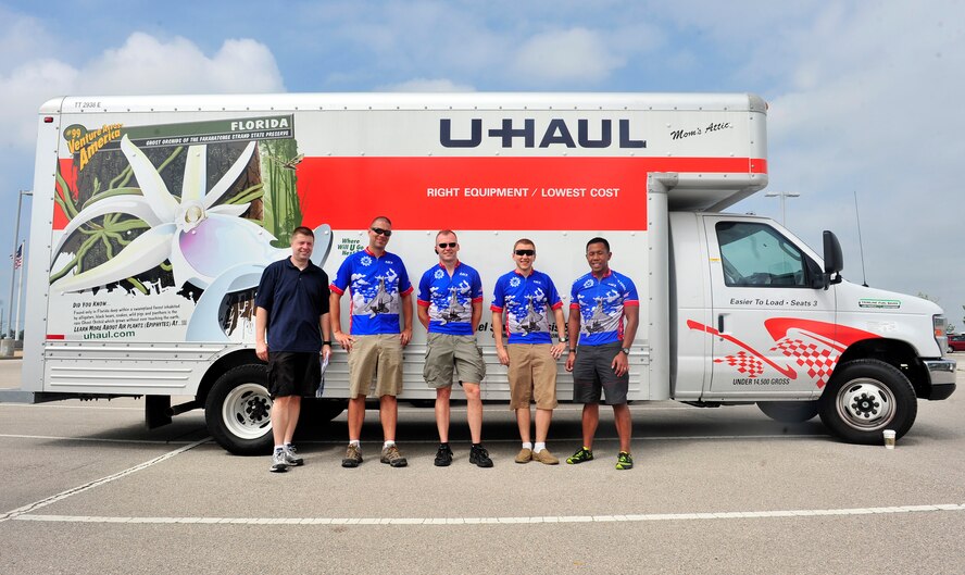 A group of four cyclists from Scott Air Force Base, Ill., prepare to participate in the 40th Register’s Annual Great Bicycle Ride Across Iowa, July 22-28. RAGBRAI has been a tradition for U.S. Air Force members for 13 years. (U.S. Air Force photo/Staff Sgt. Stephenie Wade) 


