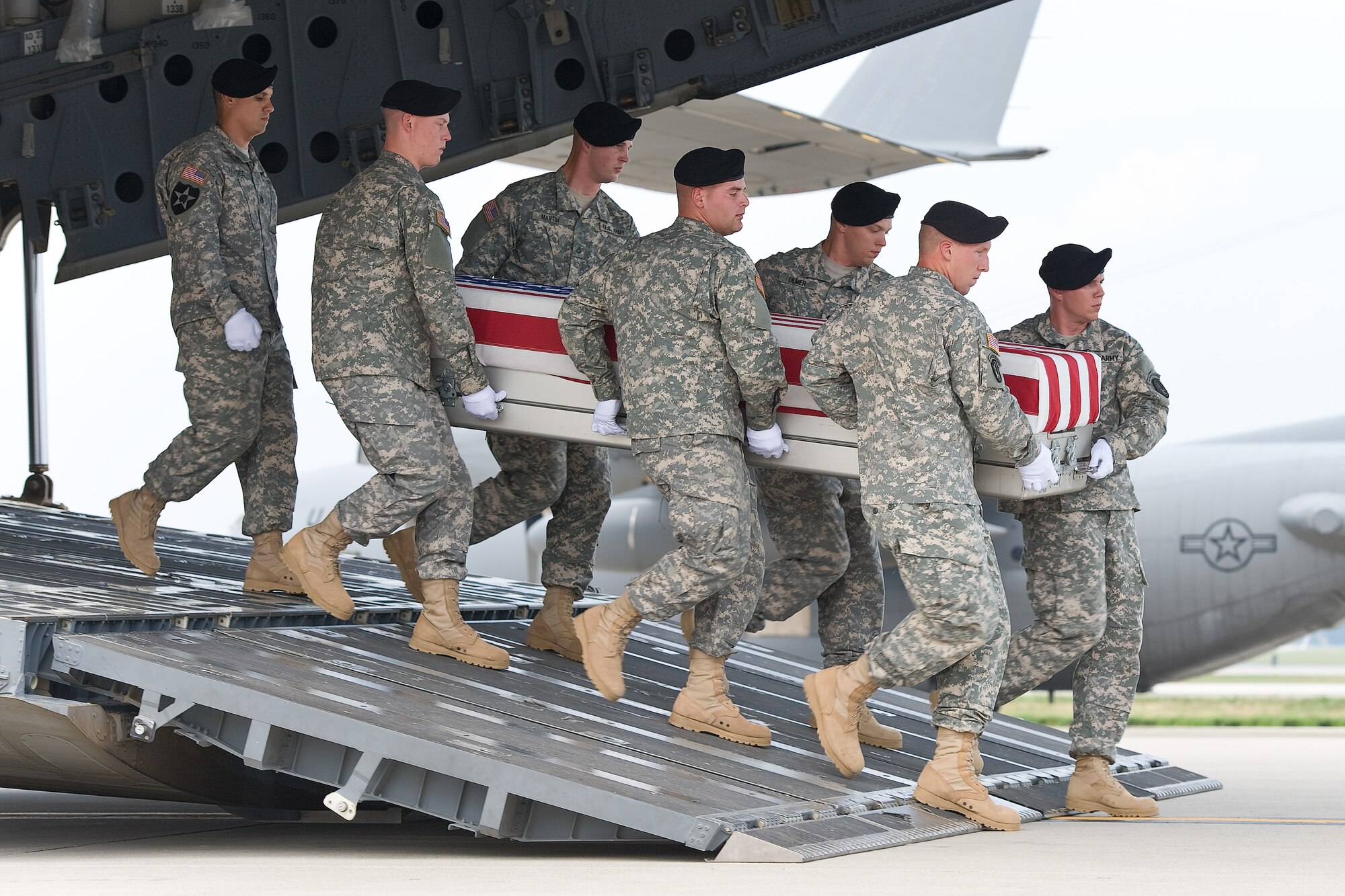 A U.S. Army carry team transfers the remains of Pfc. Brenden N. Salazar, of Chuluota, Fla., at Dover Air Force Base, Del., July 24, 2012. (U.S. Air Force photo/Roland Balik)
