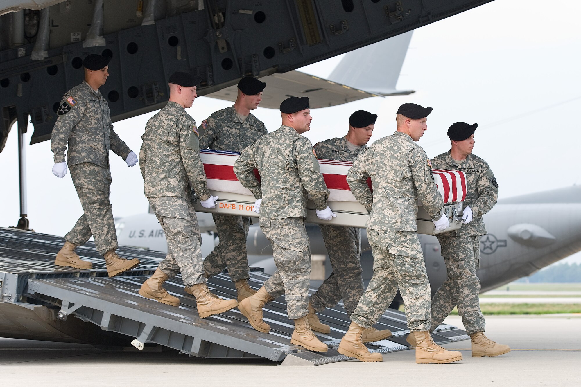 A U.S. Army carry team transfers the remains of Staff Sgt. Richard L. Berry, of Scottsdale, Ariz., at Dover Air Force Base, Del., July 24, 2012. Berry was assigned to the 508th Special Troops Battalion, 4th Brigade Combat Team, 82nd Airborne Division, Fort Bragg, N.C. (U.S. Air Force photo/Roland Balik)
