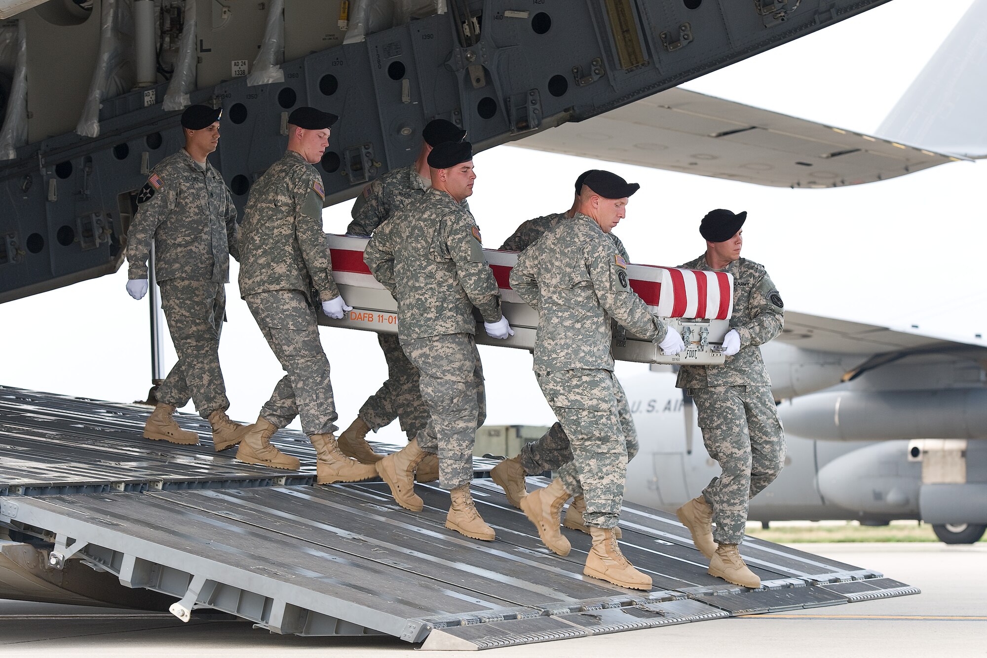 A U.S. Army carry team transfers the remains of Staff Sgt. Brandon R. Pepper, of York, Pa., at Dover Air Force Base, Del., July 24, 2012. Pepper was assigned to the 4th Battalion, 3rd Special Forces Group, Fort Bragg, N.C. (U.S. Air Force photo/Roland Balik)
