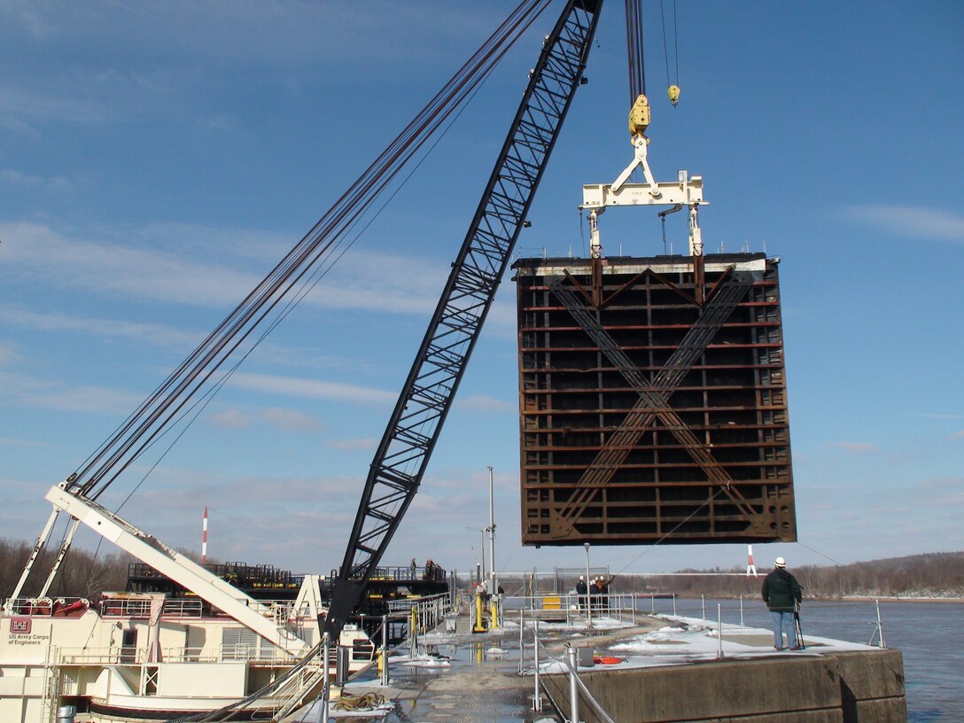 Gate replacement at Greenup Locks and Dam