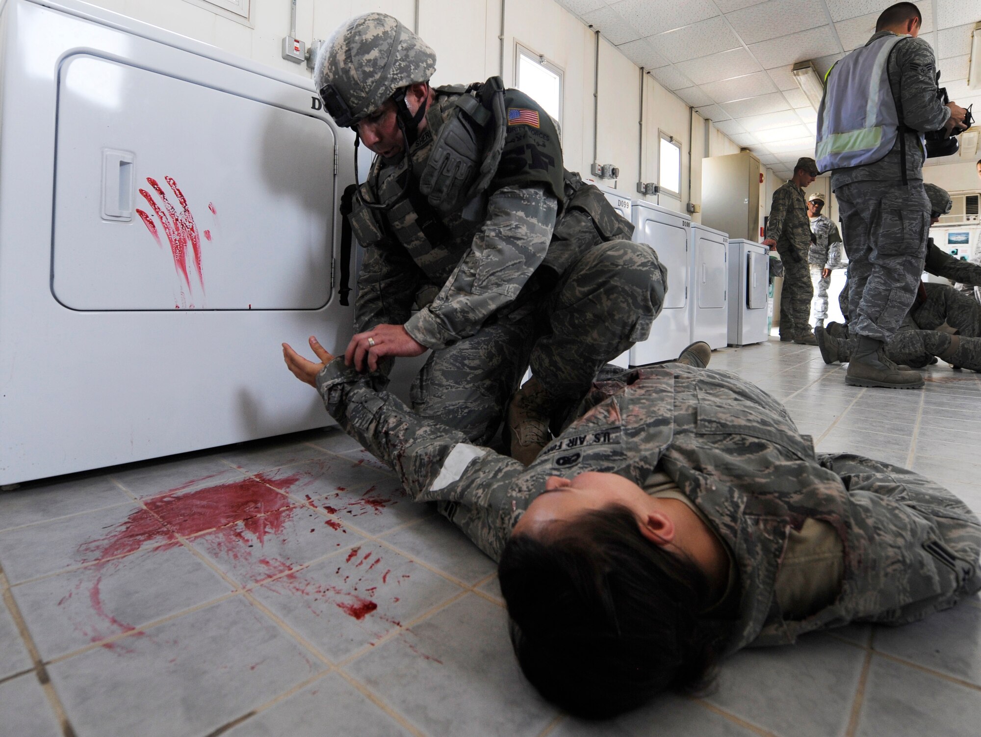 SOUTHWEST ASIA – Master Sgt. Michael Sherry, 386th Expeditionary Security Forces Squadron, provide self-aid and buddy care on a simulated victim during an active-shooter exercise here July 23. The exercise tested emergency responder’s ability to coordinate accurate and timely response procedures to an active-shooter scenario in a simulated environment. (U.S. Air Force photo/Staff Sgt. Alexandra M. Boutte)