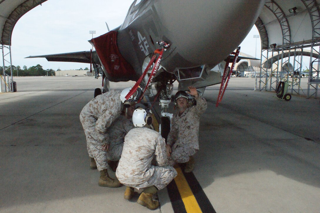 Students learn about F-35 Lightning II joint strike fighter landing gear from USMC Staff Sgt. Christopher Johnson (right) during training at Eglin Air Force Base, Fla., Jul. 19, 2012.  The USMC is standing up their first-ever field training detachment with the 372nd Training Squadron Detachment 19 at Eglin, part of the 982nd Training Group at Sheppard Air Force Base, Texas. (U.S. Air Force photo/Dan Hawkins)