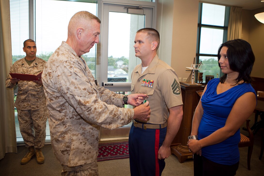 Staff Sgt. Brett M. Bartels receives the Navy and Marine Corps Commendation Medal from Lt. Gen. Steven A. Hummer, commander of Marine Forces Reserve and Marine Forces North, at Marine Corps Support Facility New Orleans, July 26. Bartels, a career planner with Inspector-Instructor Communications Company, Headquarters Battalion, 4th Marine Division, received the award for being selected as the active duty Marine of the Year for MARFORRES. (U.S. Marine Corps photo by Cpl. Marcin Platek/Released)
