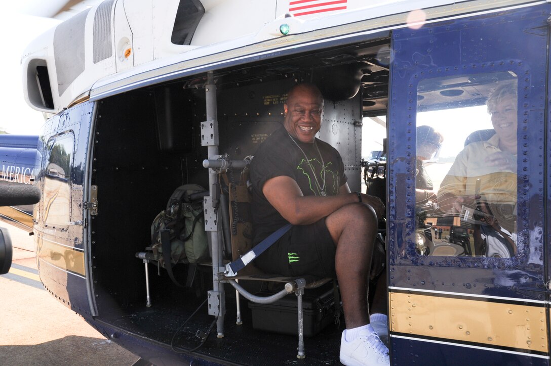 Tommy "Tiny" Lister, a character actor and professional wrestler widely known for his role as neighborhood bully Deebo in the “Friday” movie trilogy, visited Joint Base Andrews’ 1st Helicopter Squadron on July 12. The 1 HS flew Lister to Dover Air Force Base, Del., to visit the Air Force Mortuary Affairs Office, USO and troops there. (U.S. Air Force photo by Airman Aaron Stout)