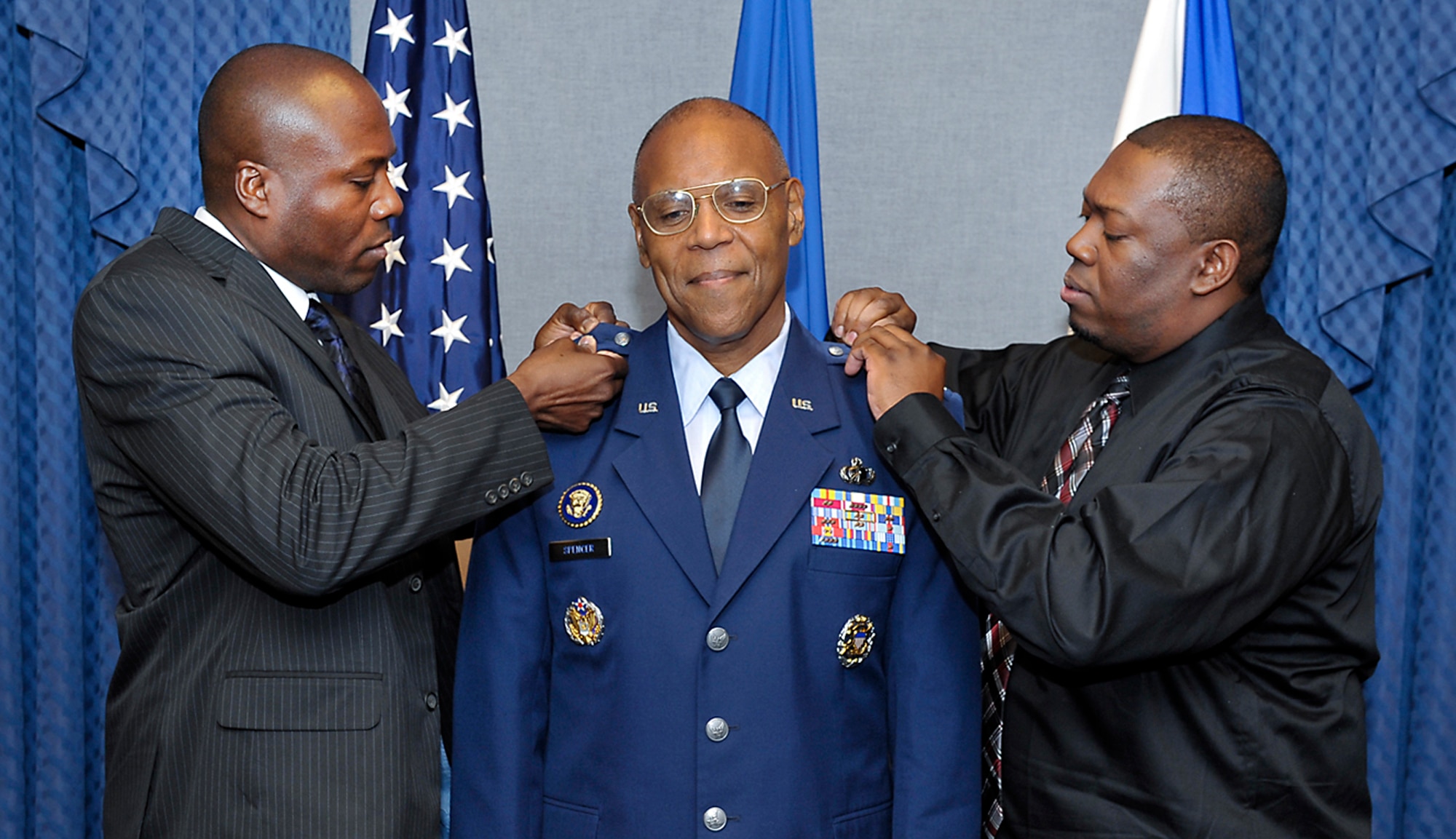 Gen. Larry Spencer’s sons Larry and Derrick pin new rank to his uniform during a promotion ceremony at the Pentagon, July 27, 2012. Spencer will become the new Air Force Vice Chief of Staff. (U.S. Air Force photo/Michael J. Pausic)