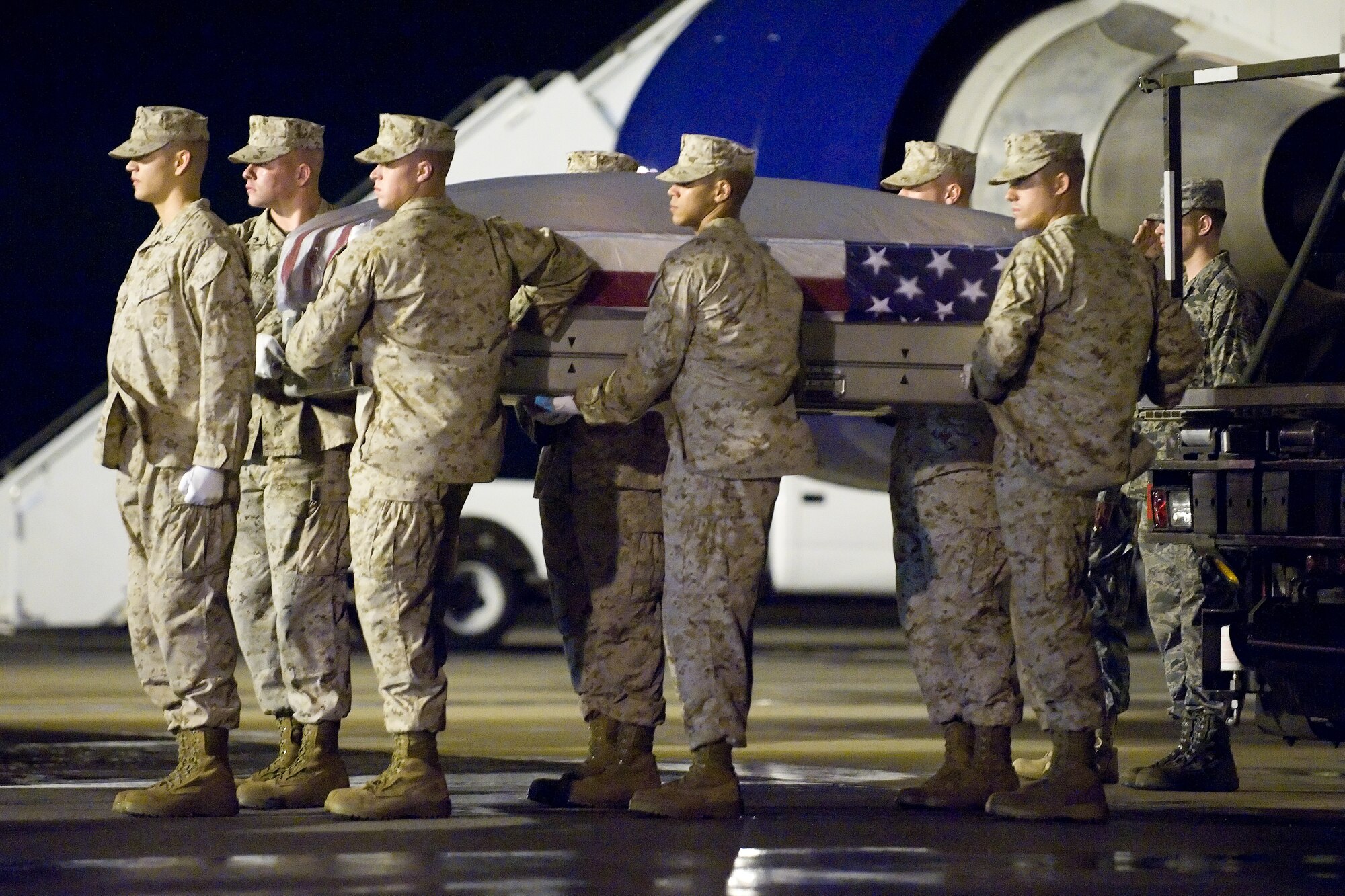 A U.S. Marine Corps carry team transfers the remains of Marine Sgt. Justin M. Hansen of Traverse City, Mich., at Dover Air Force Base, Del., July 26, 2012. Hansen was assigned to 2nd Marine Special Operations Battalion, Camp Lejeune, N.C. (U.S. Air Force photo/Adrian R. Rowan)

