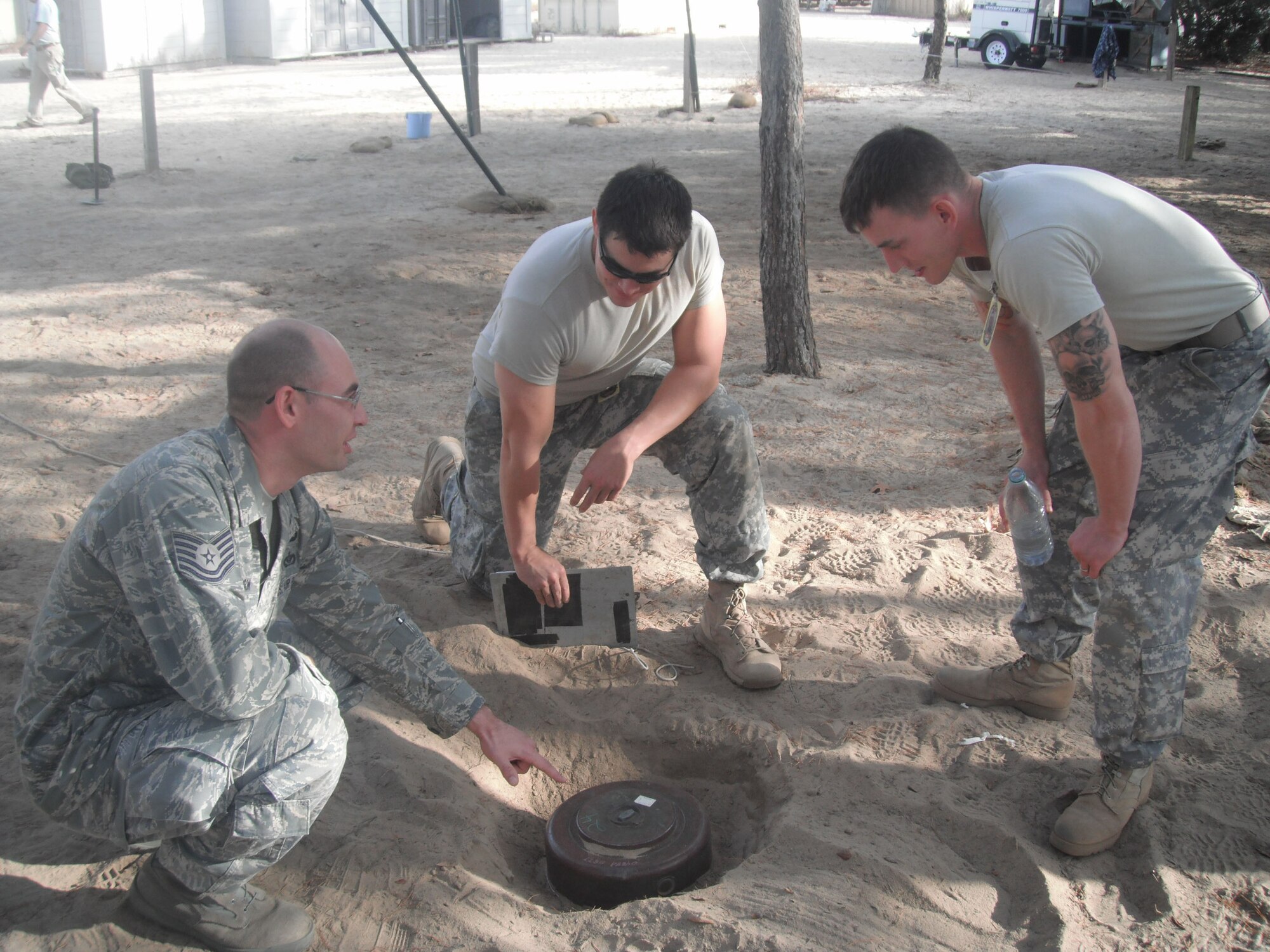 Tech. Sgt. Ryan Tennyson, an EOD instructor with the 366nd TRS Detachment 3 at Naval School Explosive Ordnance Disposal at Eglin Air Force Base, Fla., discusses improvised explosive devices with students Nov. 11, 2011.  Tennyson, who has been at NAVSCOLEOD for almost four years, was the 2011 AETC NCO Instructor of the Year.  (U.S. Air Force photo/Dan Hawkins)