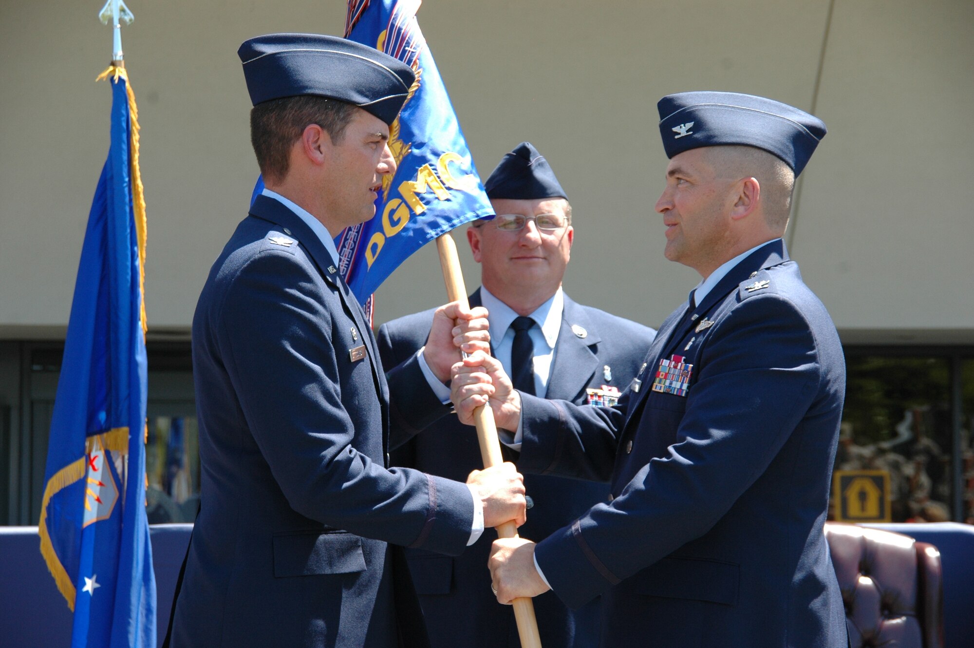 Col. (Dr.) Kevin P. Connolly, accepts the ceremonial guidon as incoming 60th
Medical Group commander from Col. Dwight Sones, 60th Air Mobility Wing
commander as Chief Master Sergeant Jerry Burns, 60th MDG superintendant
looks on during a change-of-command ceremony held in front of David Grant
USAF Medical Center May 30 at Travis Air Force Base, Calif. A
below-the-promotion zone Colonel in 2008, Connolly becomes the 36th medical
commander at DGMC, succeeding outgoing 60th MDG commander Col. (Dr.) Brian
P. Hayes. The ceremony marks 69 years of continuous medical care at Travis
since the winds of war first brought Lt. Col. (Dr.) Archibald Laird here as
commander of the original 4167th Hospital Station at Fairfield-Suisun Army
Air Base in July 1943. (U.S. Air Force photo / James Spellman, Jr.)
