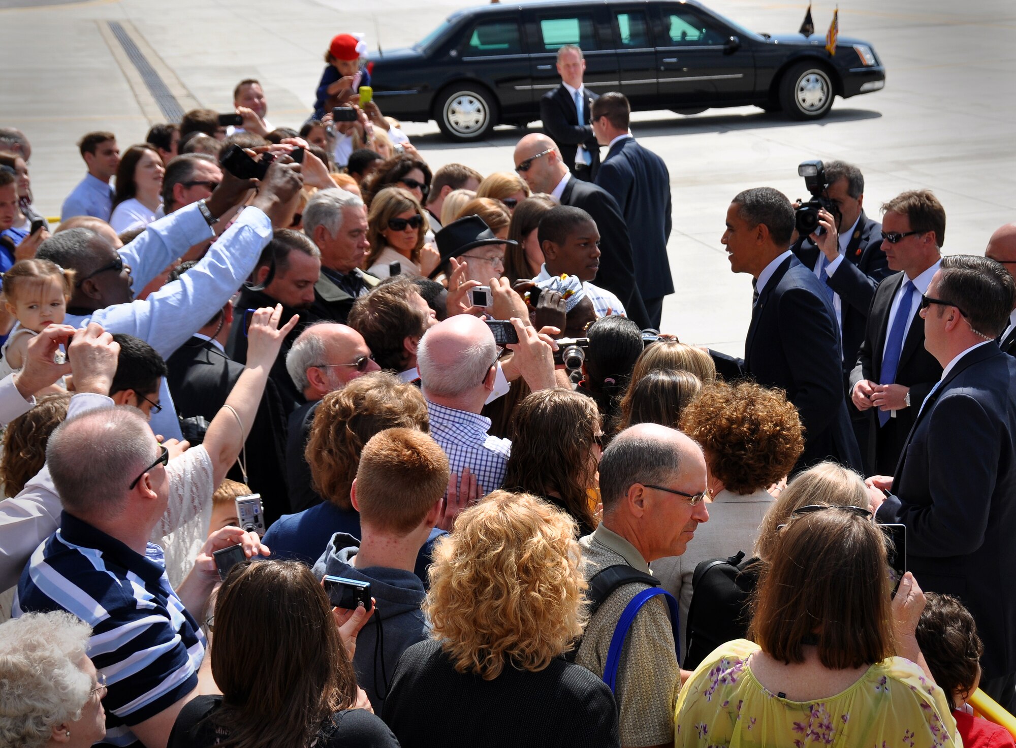 Invited guests greet President Brack Obama at the Minneapolis-Saint Paul Internation Airport Air Reserve Station, Minn.(U.S. Air Force Photo/Tech. Sgt Bob Sommer)