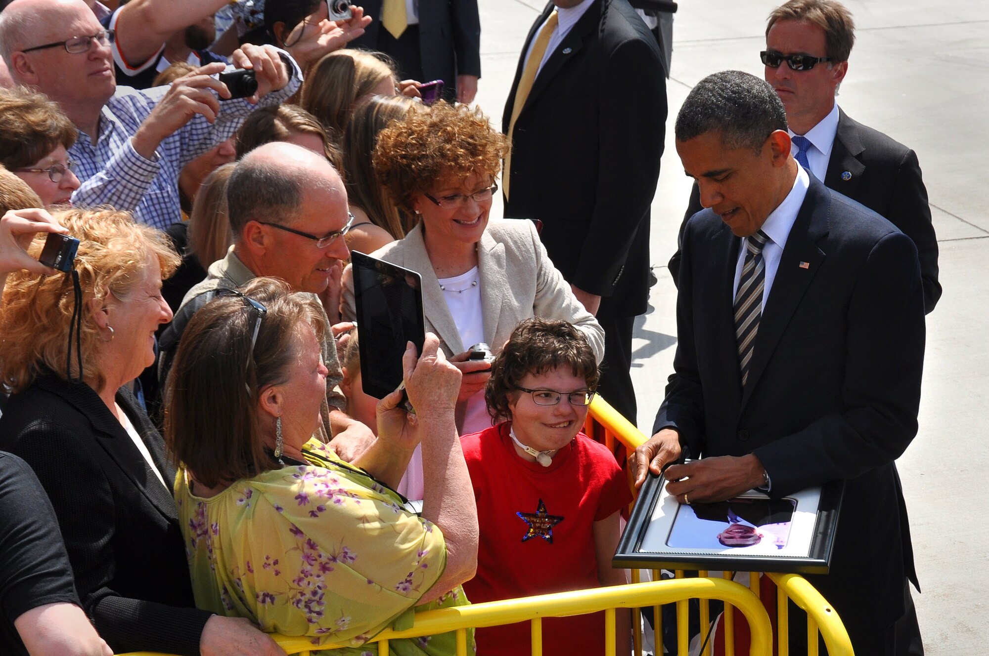 Myra Soukup 16, of New Ulm Minnesota, Stands with President Barack Obama as he autographs a photo for her upon his arrival at the Minneapolis Air Reserve Station. Minn.(U.S. Air Force Photo/Tech. Sgt Bob Sommer)