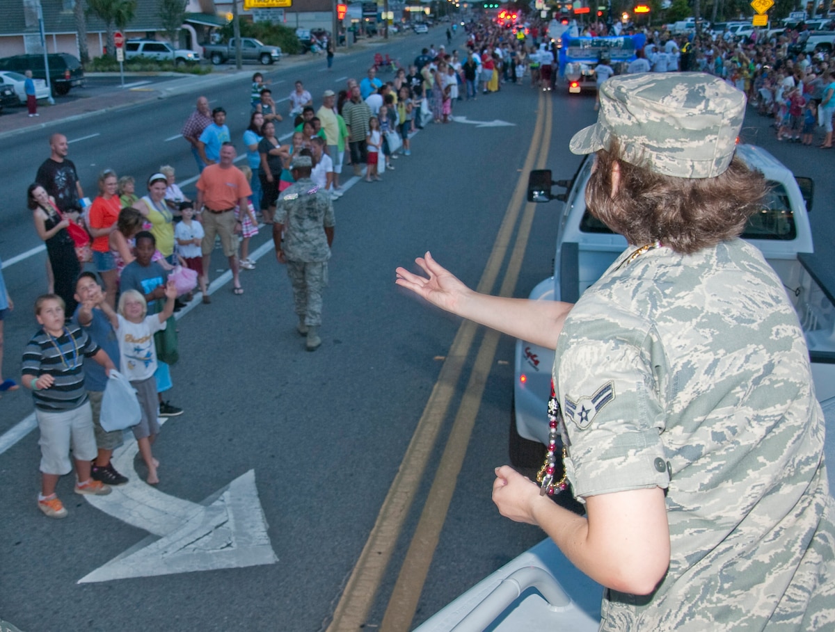 Airmen live it up at Billy Bowlegs Parade > Hurlburt Field > Article