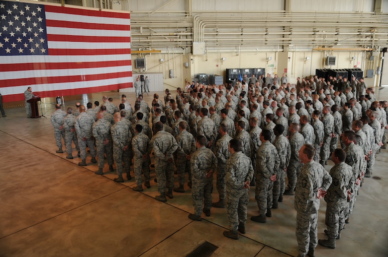 Charlotte, N.C. -- Col David Zartman, outgoing commander of the 145th Maintenance Group,thanks his Airmen for their constant hard work June 2, 2012.  (U.S. Air Force photo by Tech. Sgt. Brian E. Christiansen)
