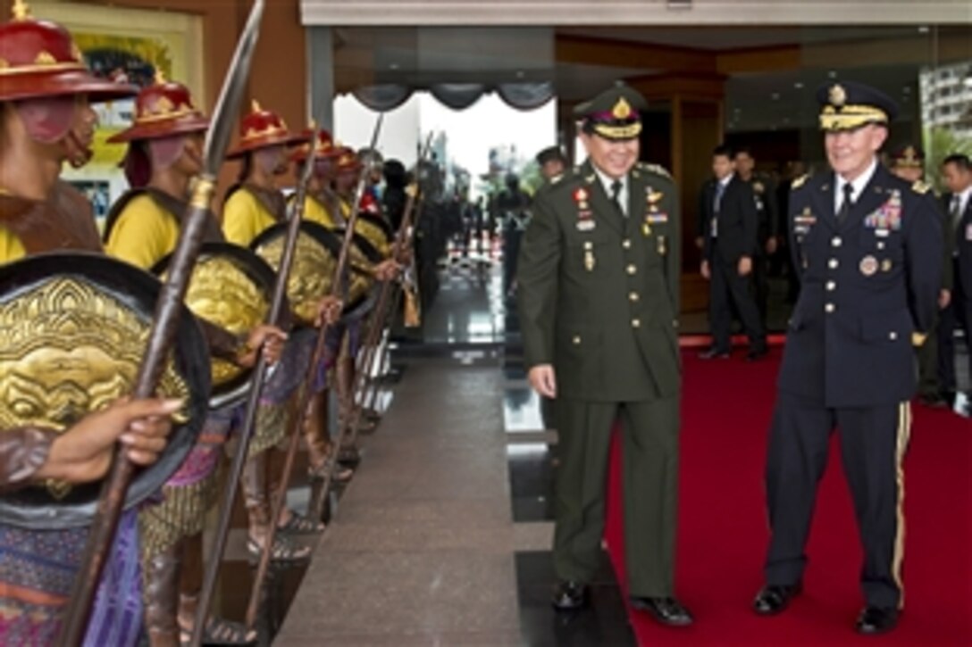 Thai Chief of Defense Forces Gen. Thanasak Patimaprakorn and U.S. Army Gen. Martin E. Dempsey, chairman of the Joint Chiefs of Staff, talk in Bangkok, June 5, 2012.