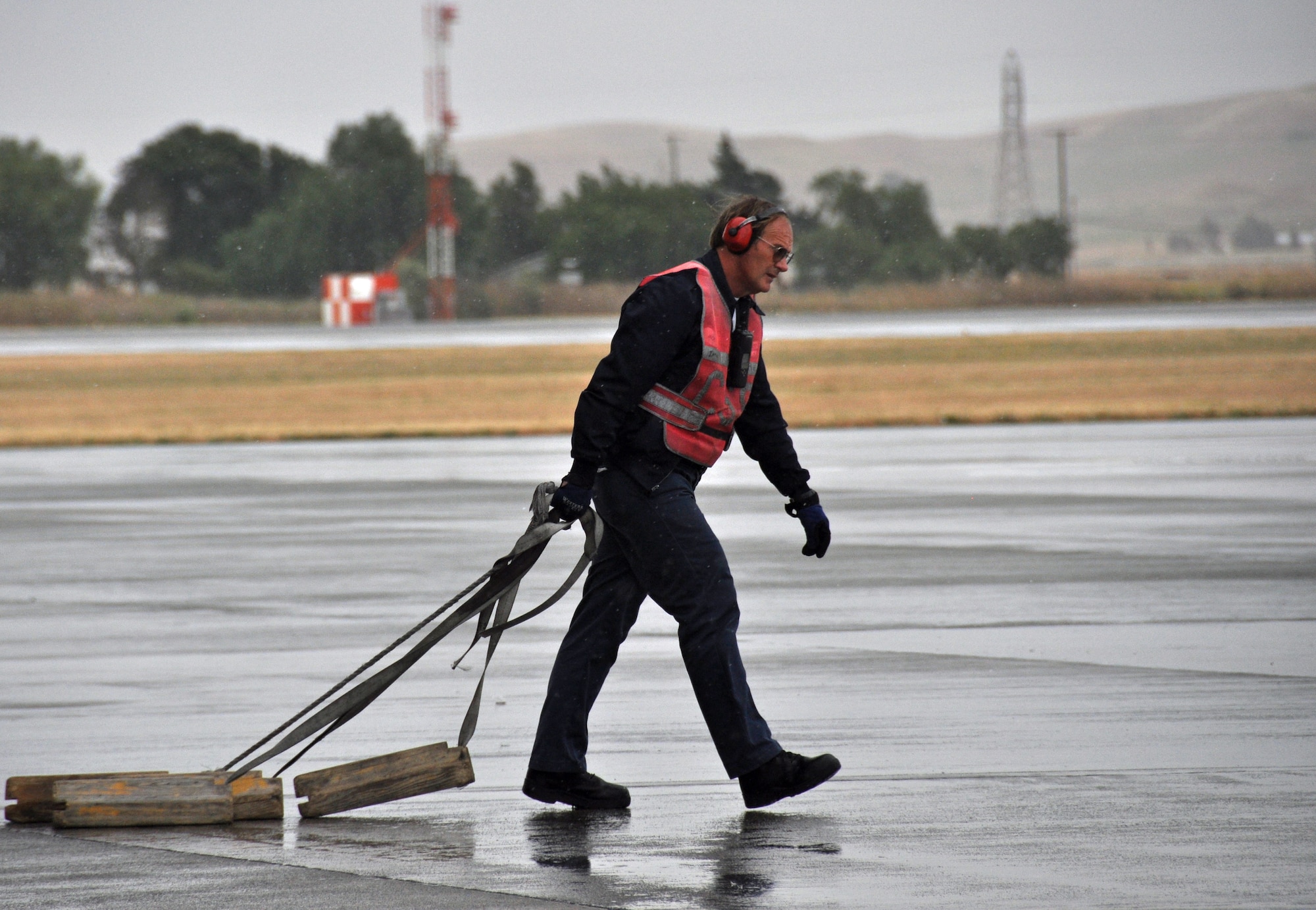 Jack Iman, transient alert aircraft servicer, removes the chalks from a  March Air Force Base C-17 Globemaster III Monday. (U.S. Air Force photo/Airman 1st Class Madelyn Ottem)
