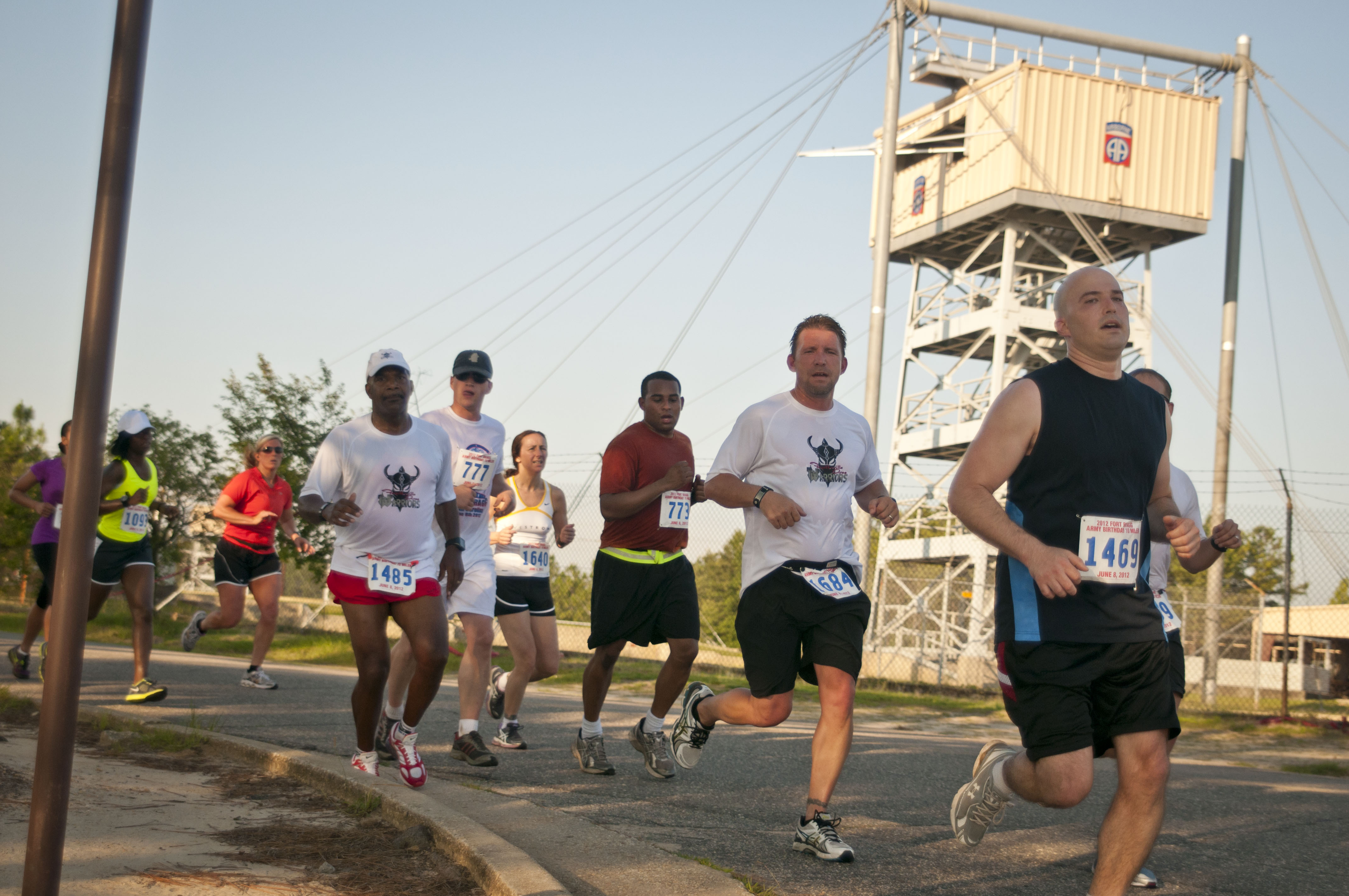 Thousands of participants run the Fort Bragg 16th Annual Army Birthday