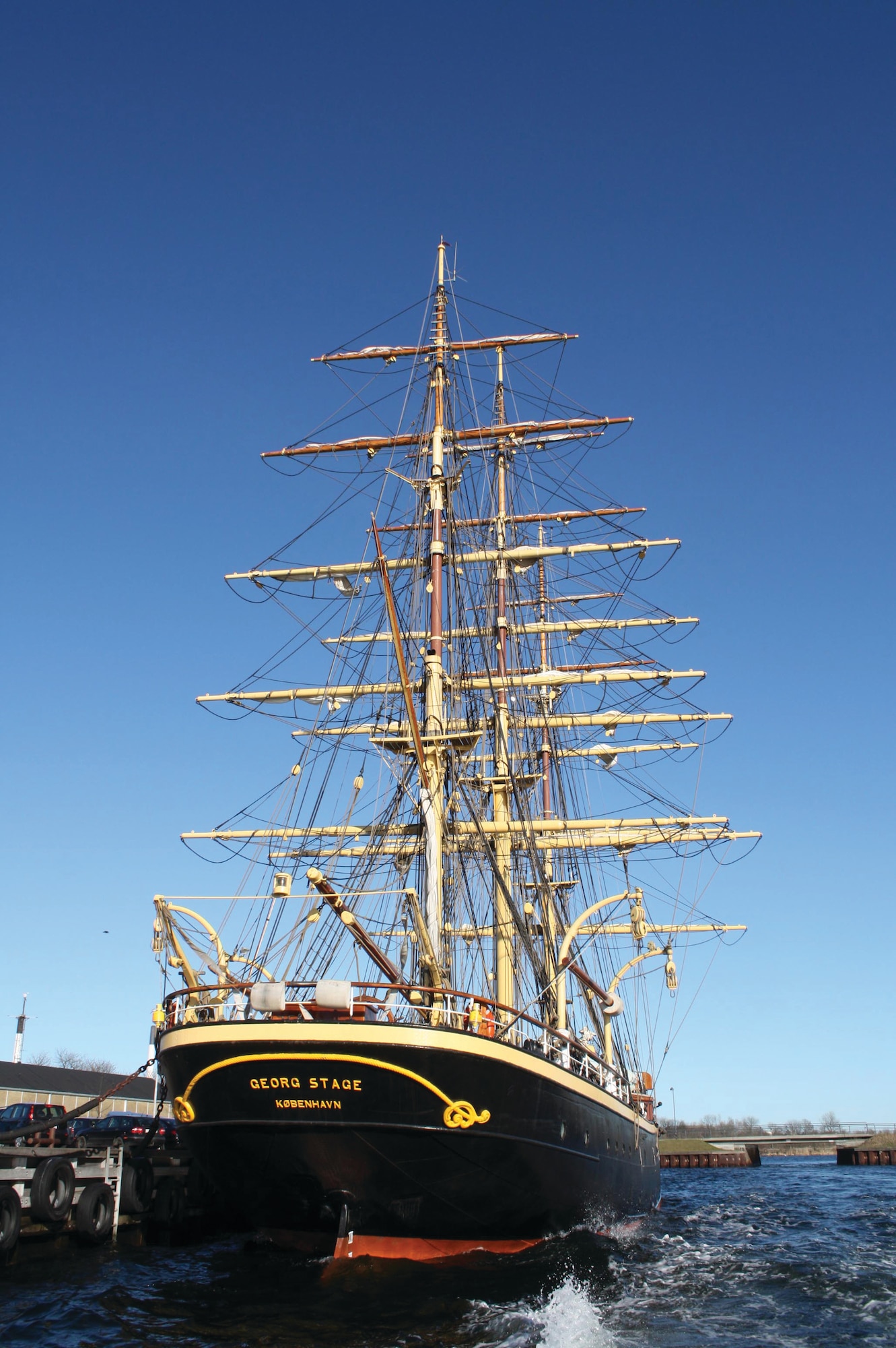 The New Harbor canal teams with stylish yachts and old wooden boats moored in the quay. You will find the canal is lined on both sides with colorful houses.(Photo by Dane)