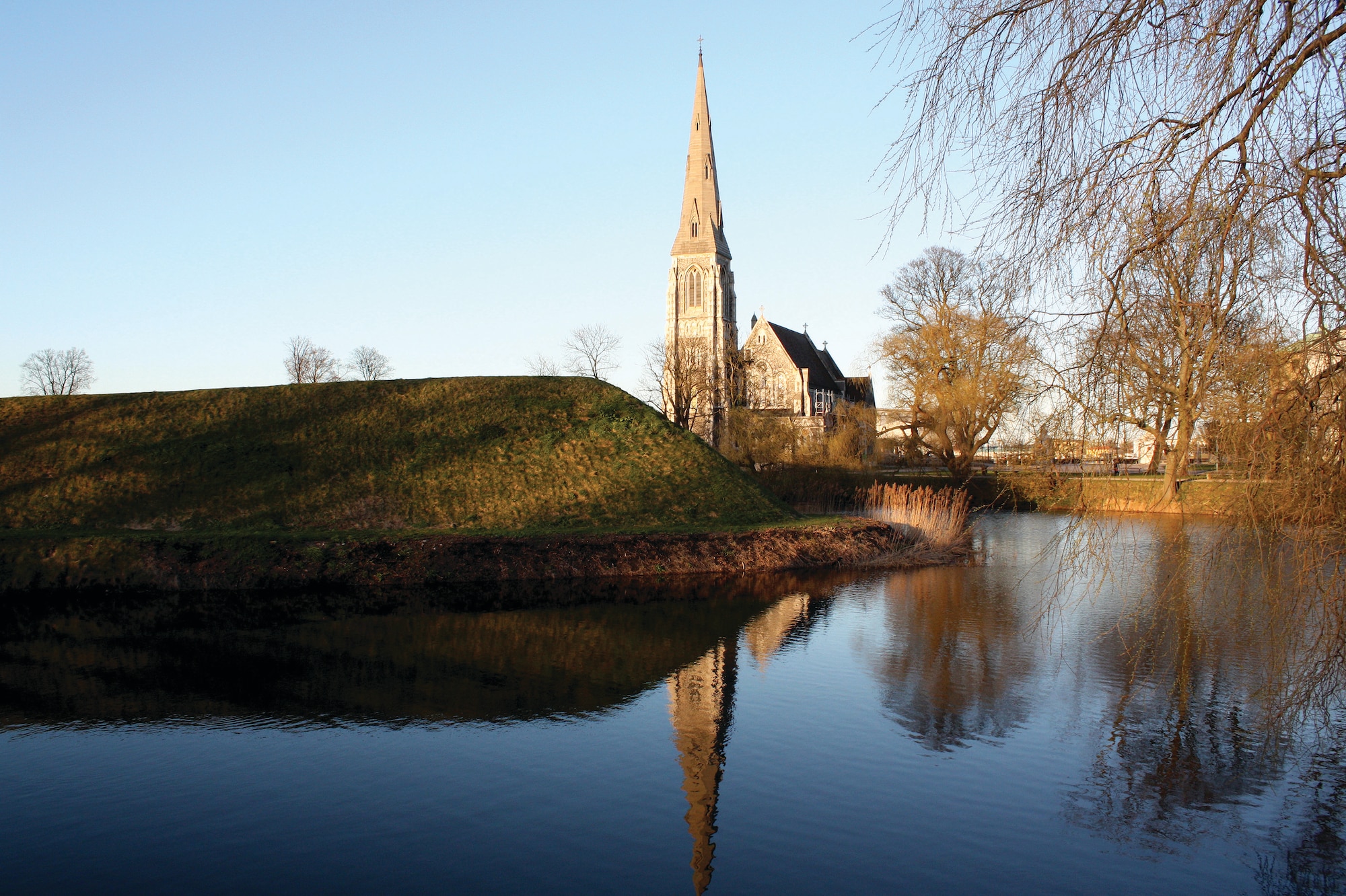 St. Alban’s Church is a popular tourist destination in a peaceful park setting at the end of Amaliegade in the northern part of the city centre, next to the citadel Kastellet and the Gefion Fountain.(Photo by Dane)