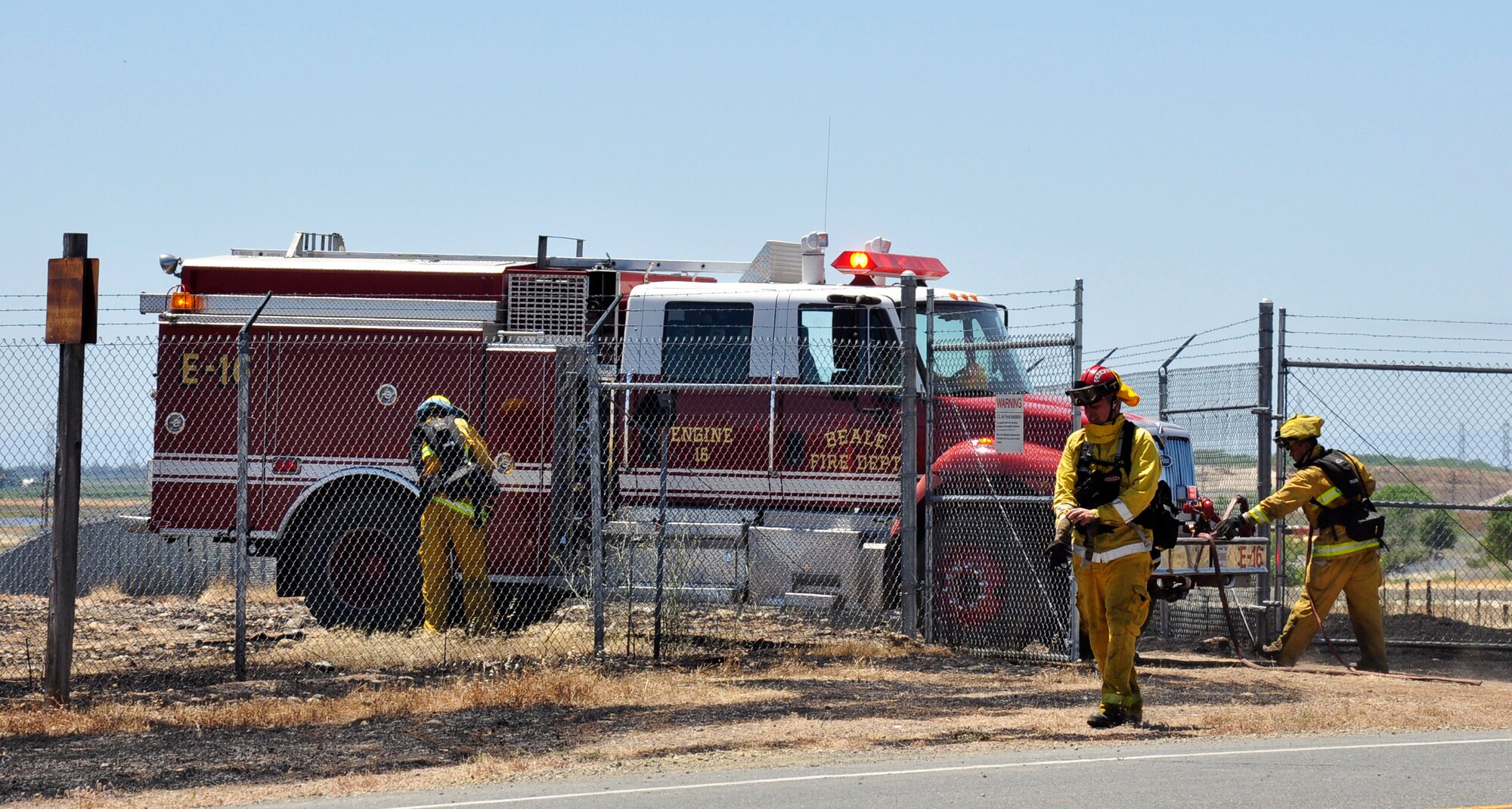Beale firemen extinguish Doolittle Gate fire > Beale Air Force Base