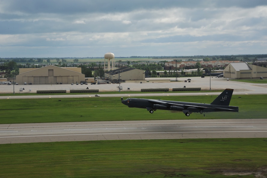 MINOT AIR FORCE BASE, N.D. -- A B-52H Stratofortress takes off during a rapid launch exercise here June 11. The rapid launch included 17 B-52s from both Minot AFB and Barksdale AFB, La. (U.S. Air Force photo/Senior Airman Brittany Y. Auld)