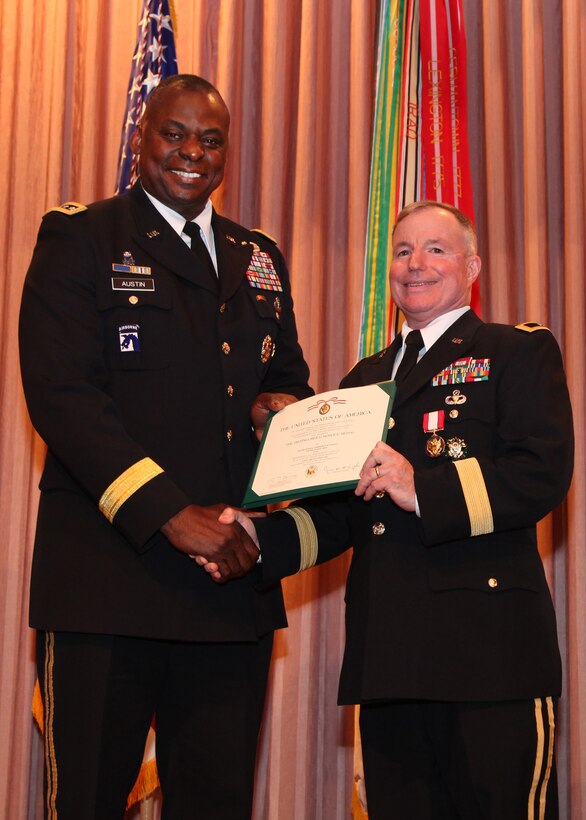 Maj. Gen. Merdith W.B. (Bo) Temple, former USACE deputy commanding general, was honored for his service to USACE and the nation during a retirement ceremony at headquarters on June 11. Army Vice Chief of Staff Gen. Lloyd J. Austin III hosted the ceremony.
