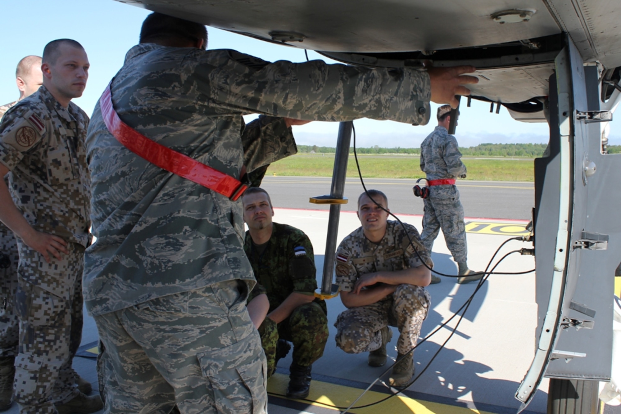 120613-Z-VA676-005: Airmen from three air forces talk about the functions of the A-10 Thunderbolt II at Amari Air Base, Estonia, June 13, 2012. U.S. Master Sgt. Mike Staffeld, a Michigan Air National Guard crew chief, talks about the aircraft while Airmen from Estonia and Latvia listen. The Airmen were working together during Saber Strike 2012, a multinational exercise based in Estonia and Latvia. (Air National Guard photo by TSgt. Dan Heaton) 