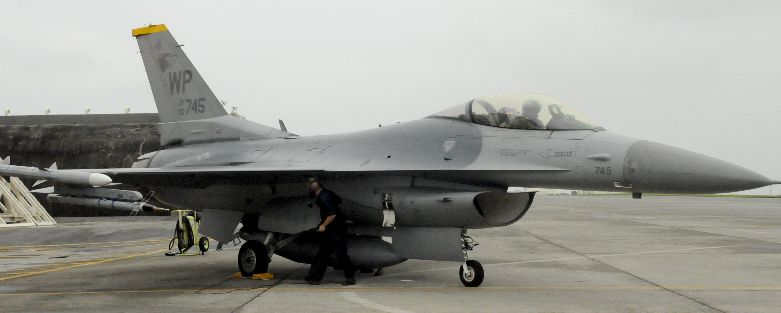 入手困難 CHINA AIR FORCE F-16 401ST ファルコン forces-of-valor-813005a-f16v-