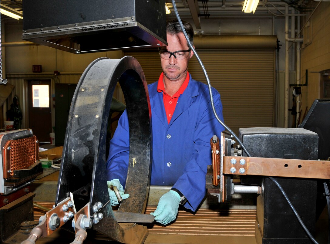 ATA Non Destructive Testing Specialist Shannon Medley conducts a magnetic particle inspection of a turbine blade for cracks. (Photo by Rick Goodfriend)