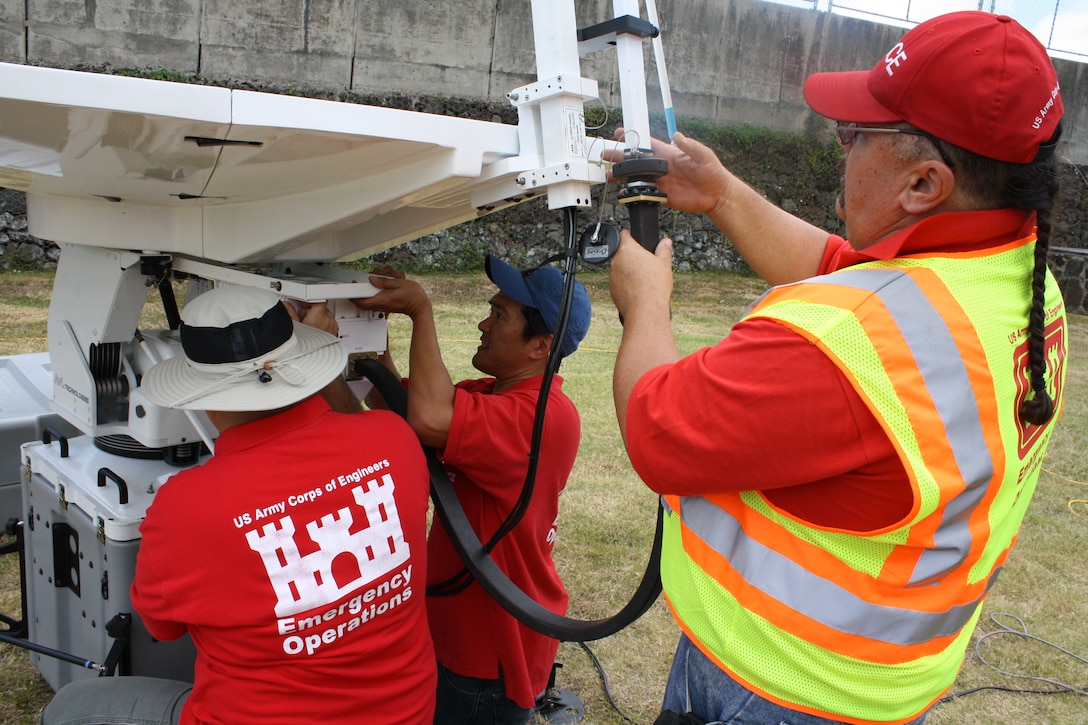 CTOC team members Endre Gayer, left, Tyler Miyamoto, and Kenji Santiago train during Makani Pahili 2012. 